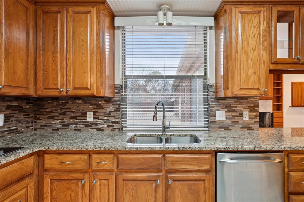 Denton, Texas, 76205, United States, 4 Bedrooms Bedrooms, ,4 BathroomsBathrooms,Residential,For Sale,1915796