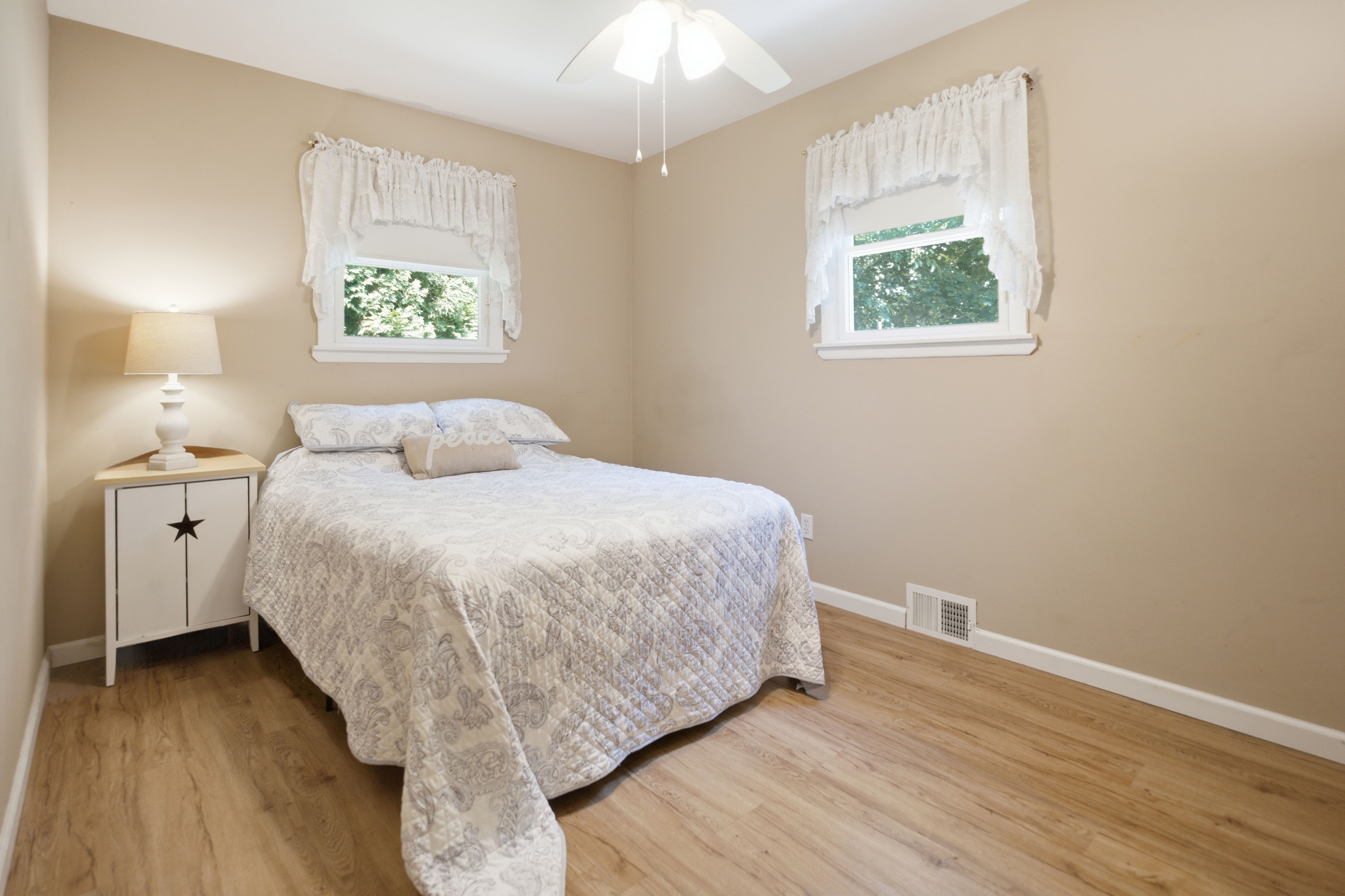 5 Columbine Avenue, Hampton Bays, NY, 11946 - 物件實景