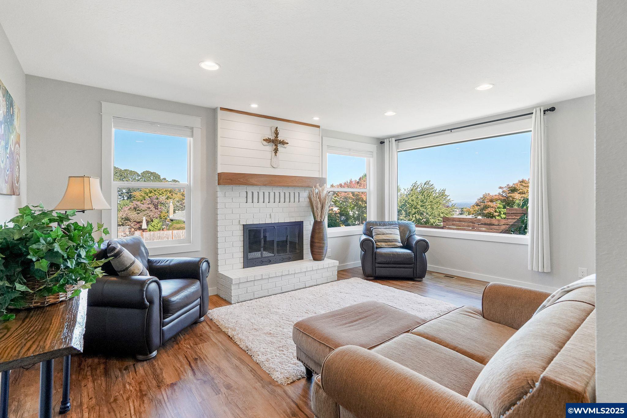 Salem, Oregon, 97304, United States, 3 Bedrooms Bedrooms, ,3 BathroomsBathrooms,Residential,For Sale,1967587