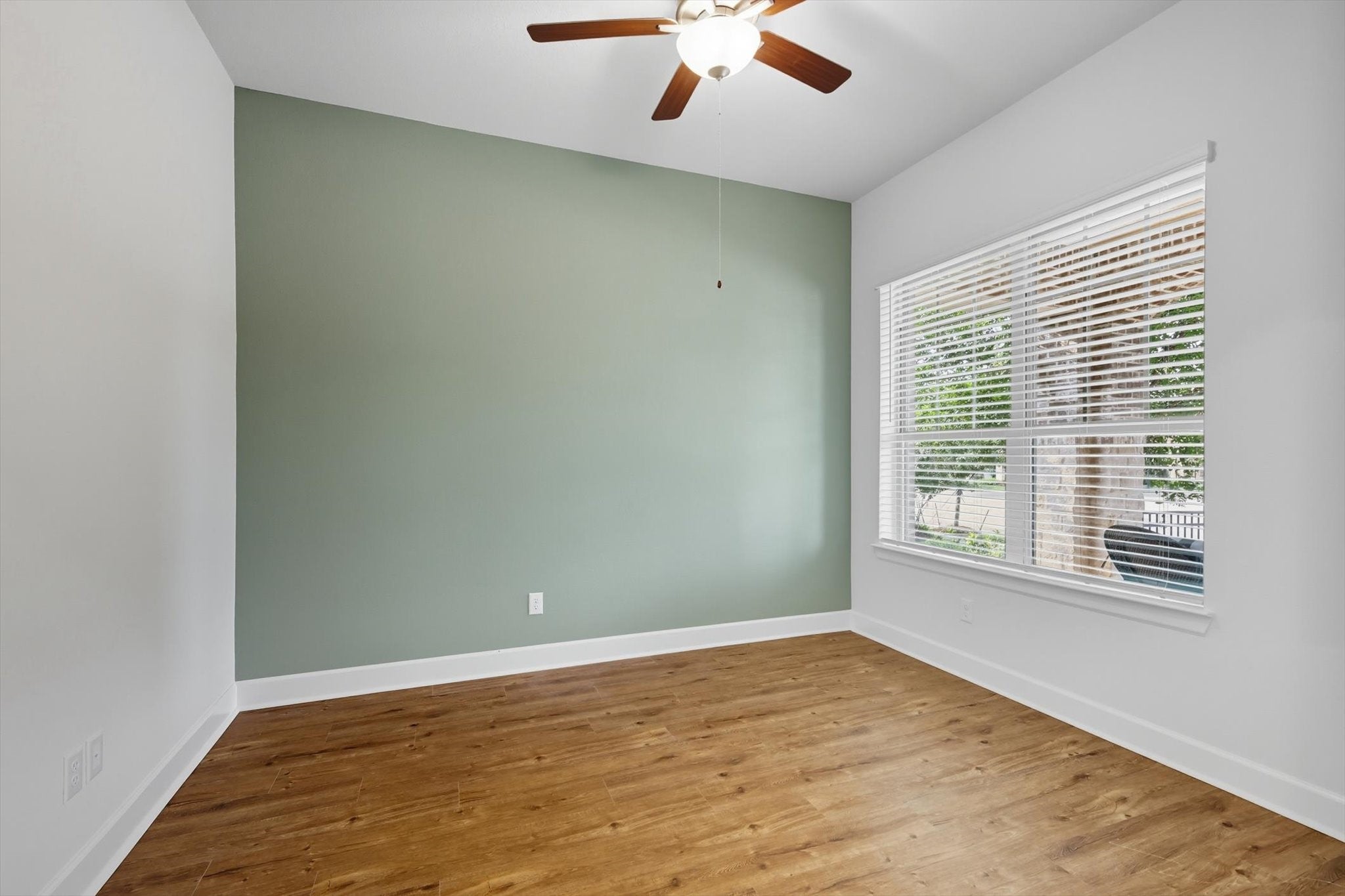 Arlington, Texas, 76005, United States, 2 Bedrooms Bedrooms, ,2 BathroomsBathrooms,Residential,For Sale,1981286