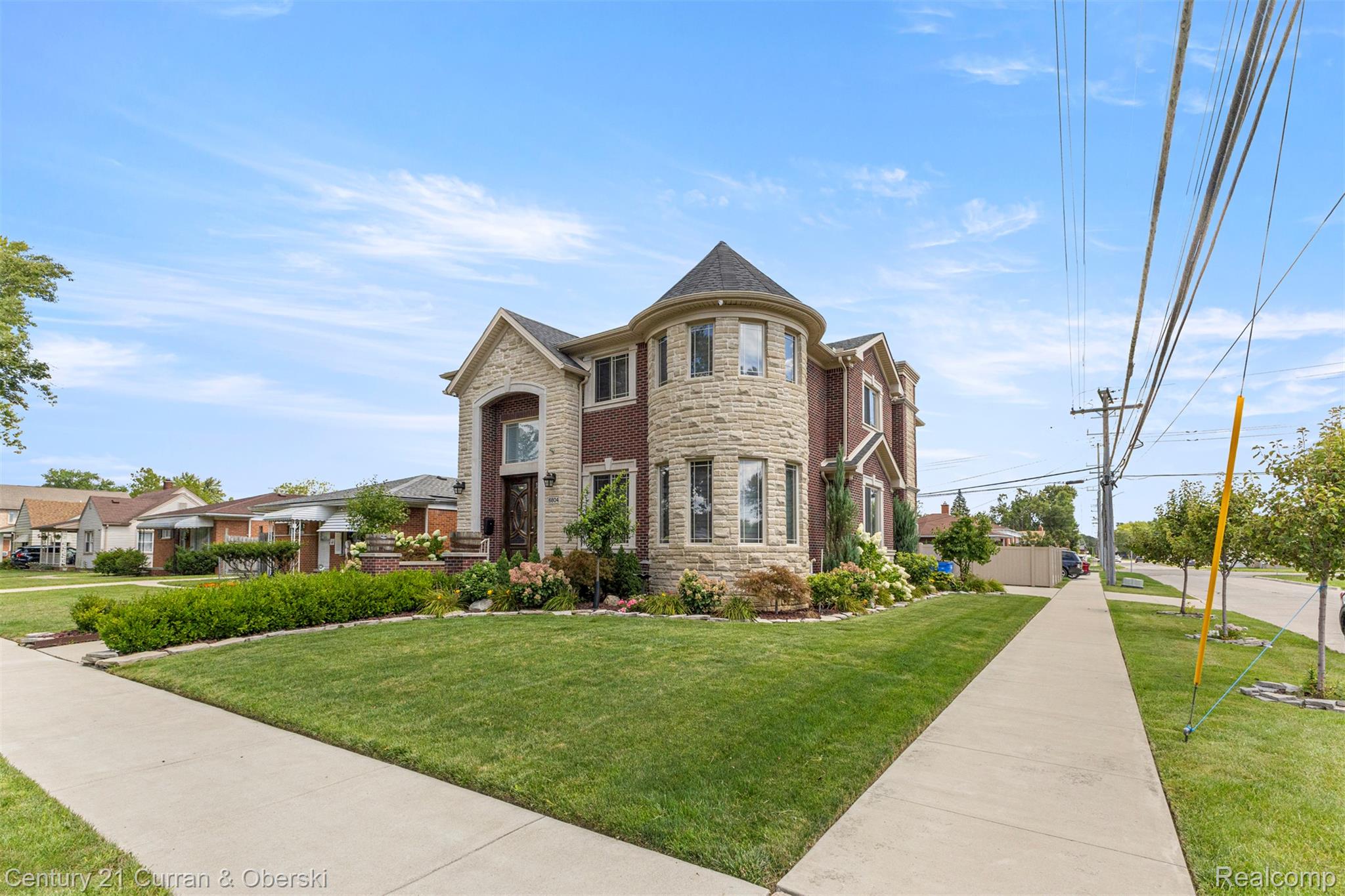 Dearborn Heights, Michigan, 48127, United States, 4 Bedrooms Bedrooms, ,5 BathroomsBathrooms,Residential,For Sale,1974066