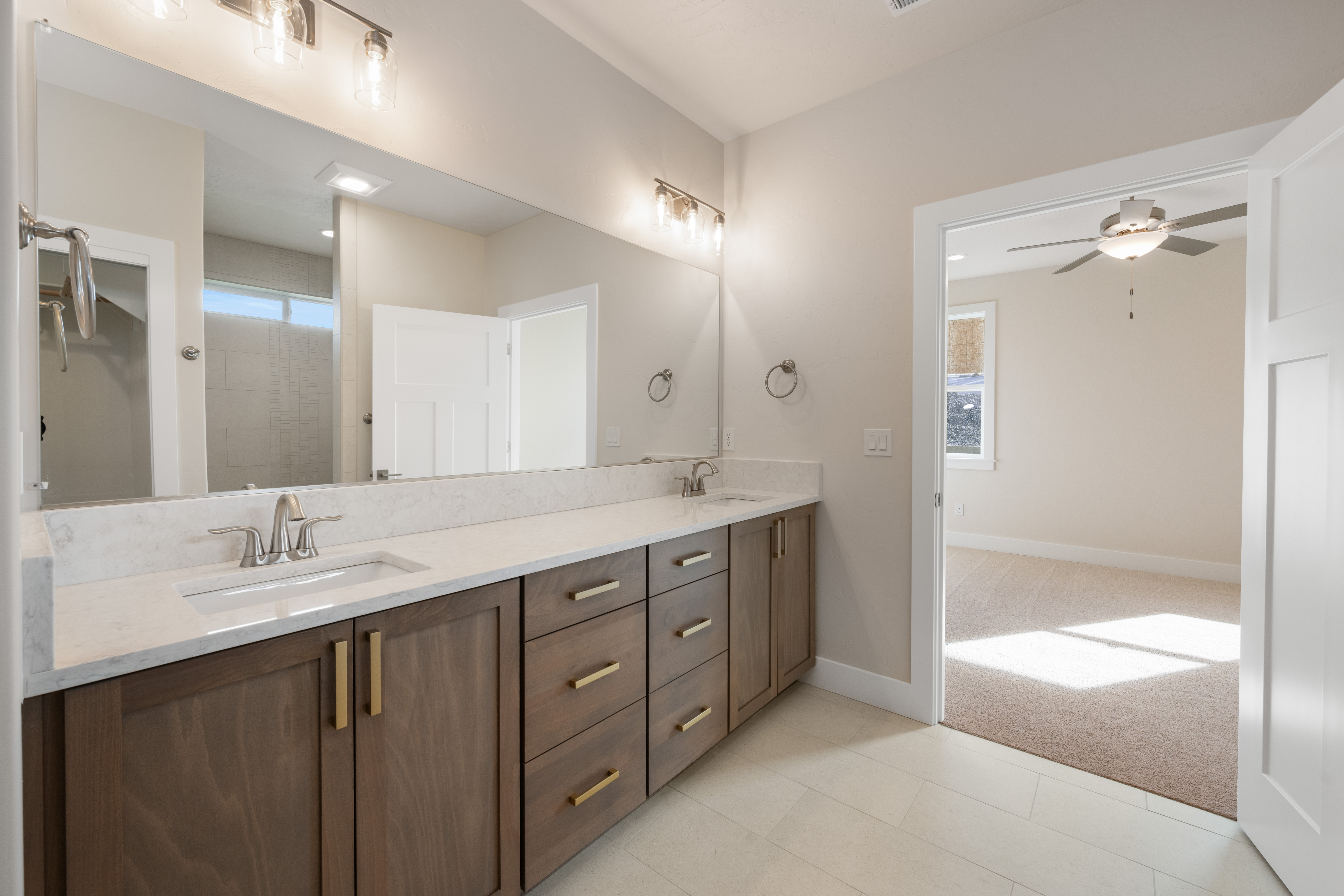  Apple Valley Gem with4 Beds and Custom Finishes - 物件實景