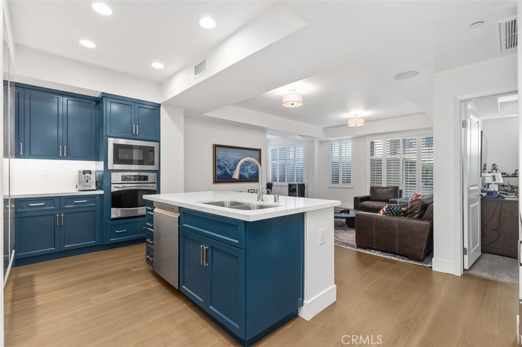 Long Beach, California, 90802, United States, 3 Bedrooms Bedrooms, ,3 BathroomsBathrooms,Residential,For Sale,2002105