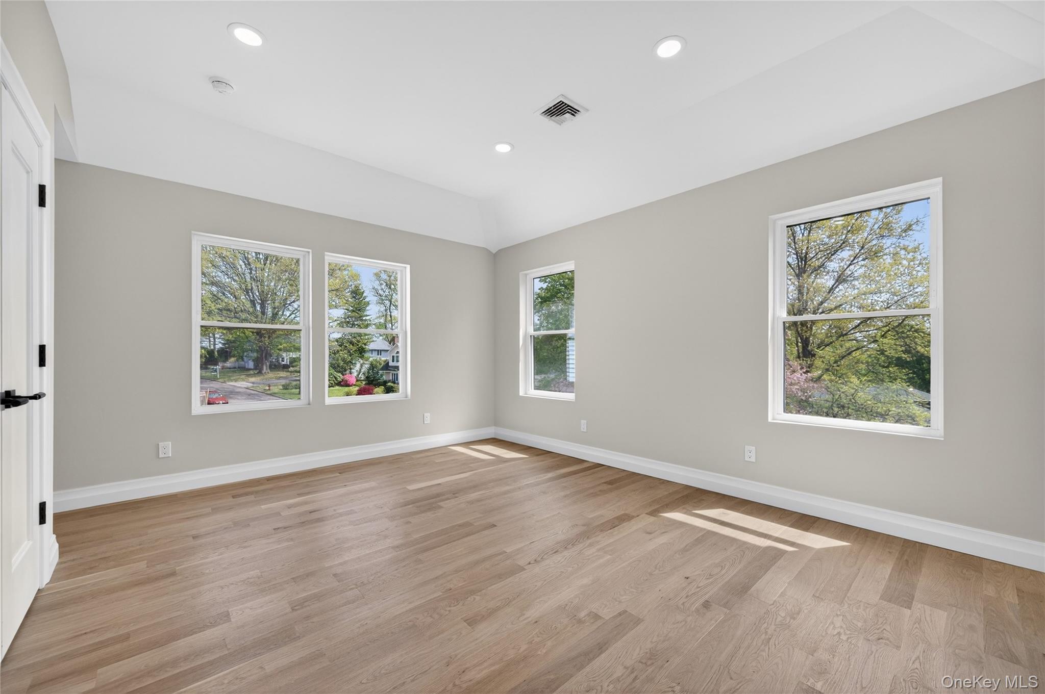  15 Ridge Drive, Port Washington, NY, 11050 - 物件實景