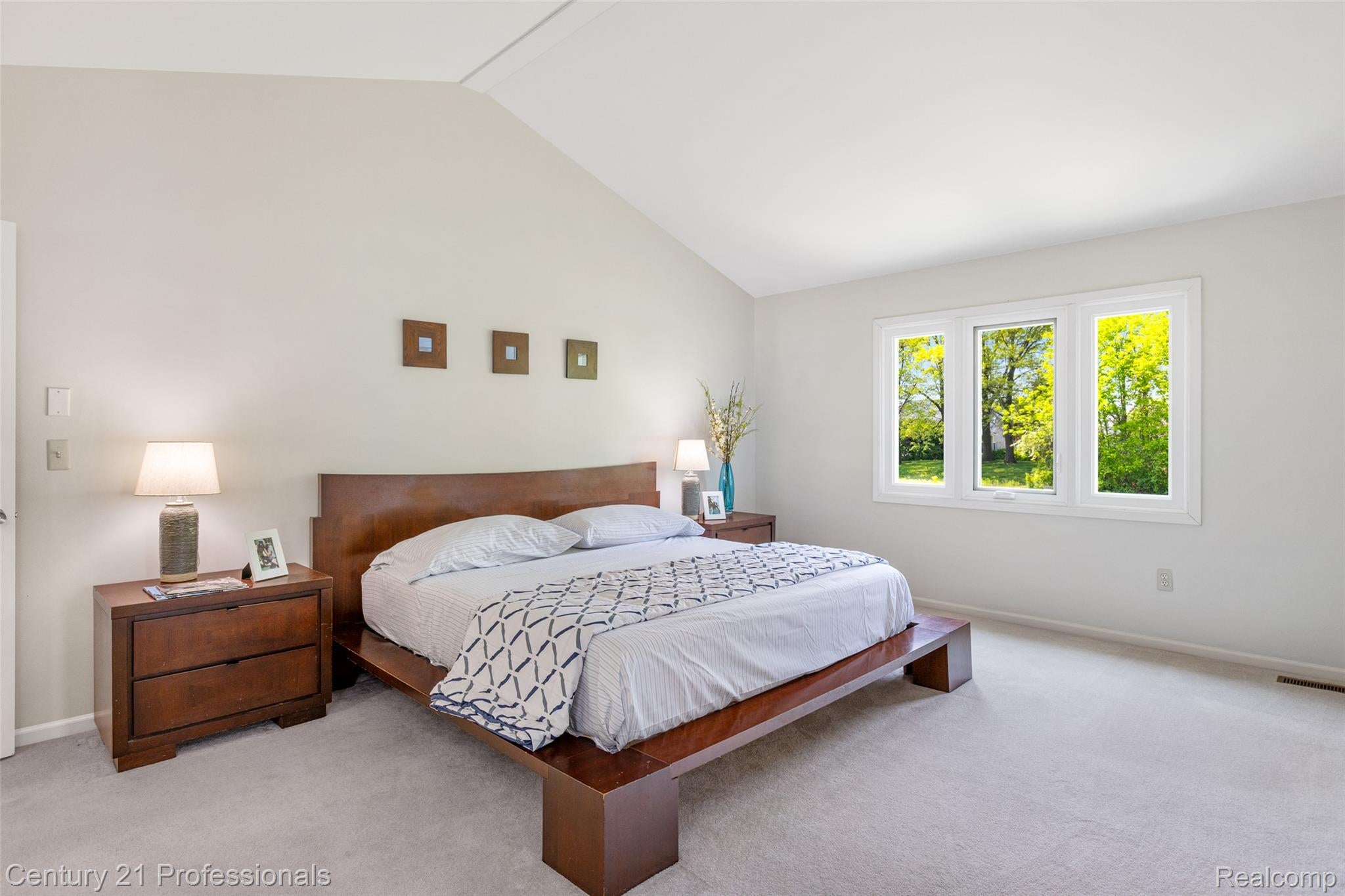 LakeOrion, Michigan, 48359, United States, 4 Bedrooms Bedrooms, ,3 BathroomsBathrooms,Residential,For Sale,1973715