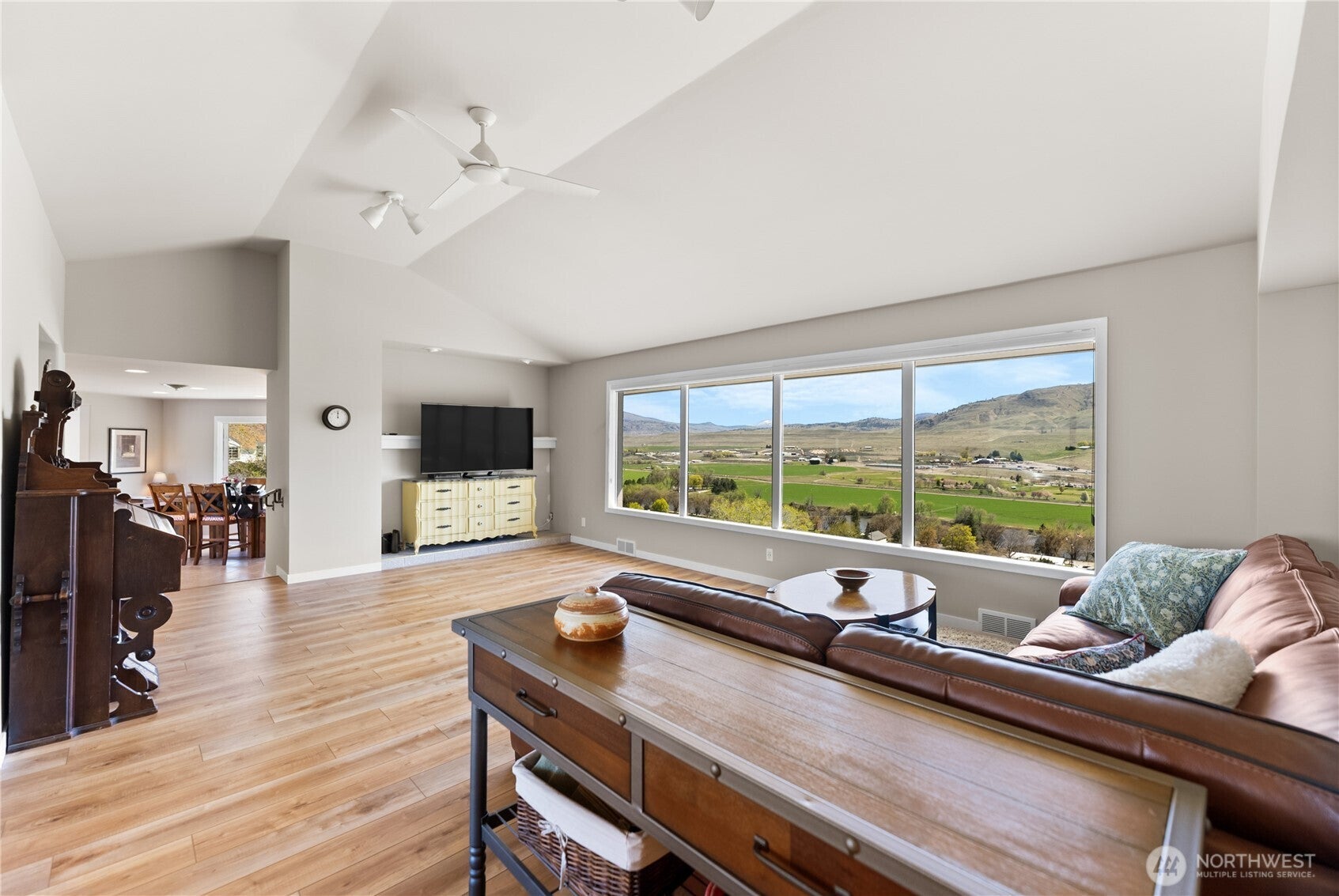 Okanogan, Washington, 98840, United States, 3 Bedrooms Bedrooms, ,2 BathroomsBathrooms,Residential,For Sale,1786609