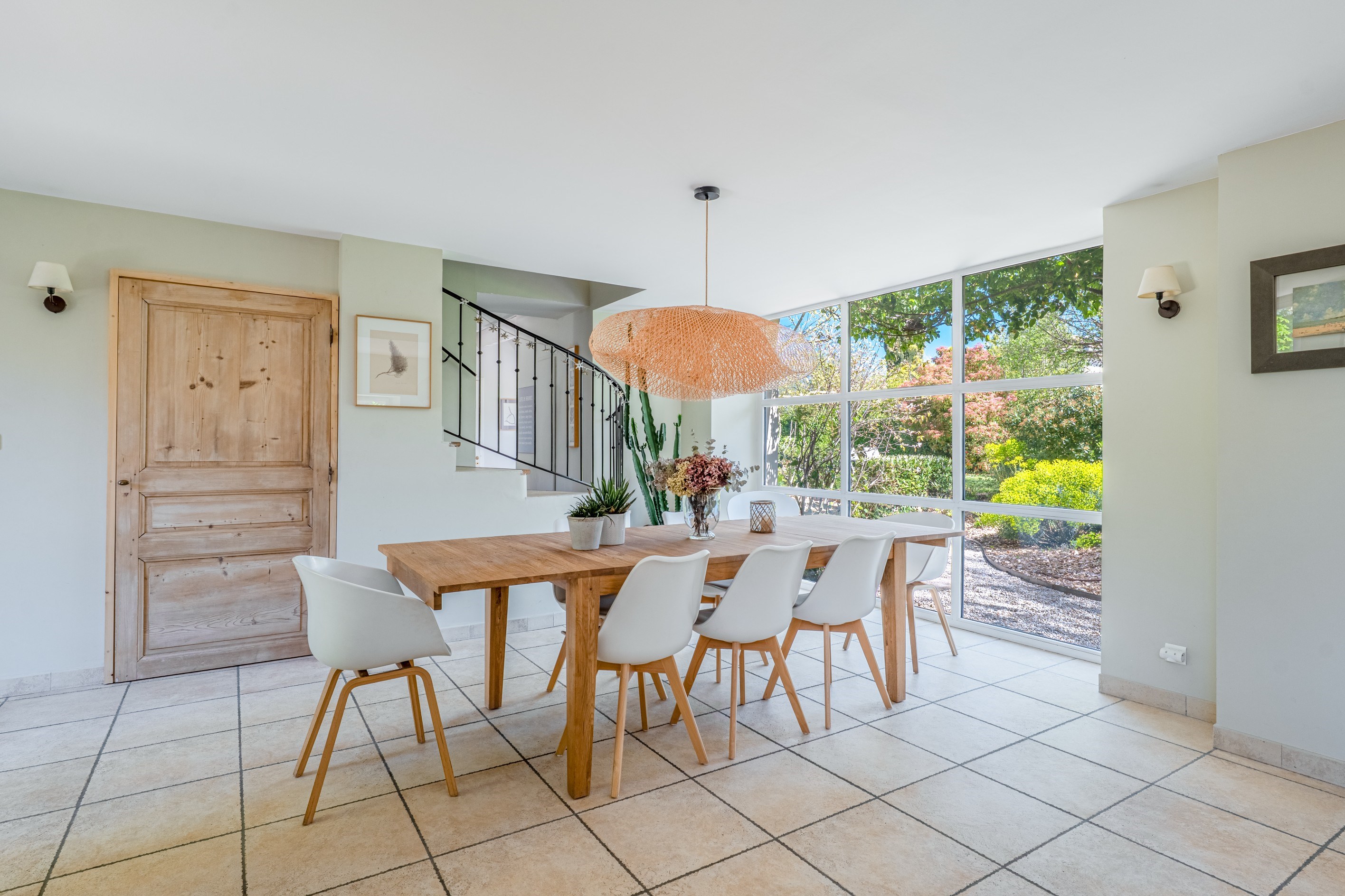  Charming golden-stone family home in central Chasselay. - 物件實景