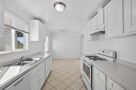 Compton, California, 90222, United States, 3 Bedrooms Bedrooms, ,3 BathroomsBathrooms,Residential,For Sale,1985749