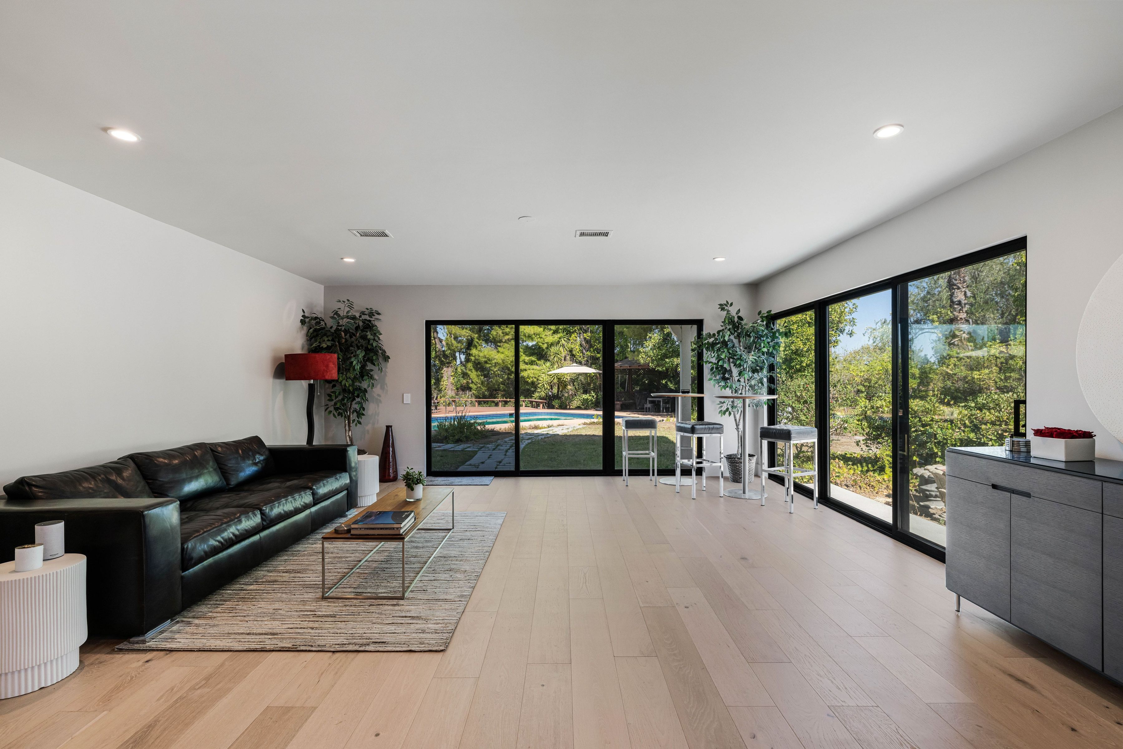  5950 Winnetka Avenue - 物件實景