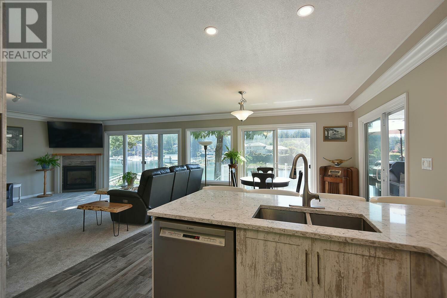 MADEIRA PARK, British Columbia, V0N 2H1, CA, 3 Bedrooms Bedrooms, ,3 BathroomsBathrooms,Residential,For Sale,1837526