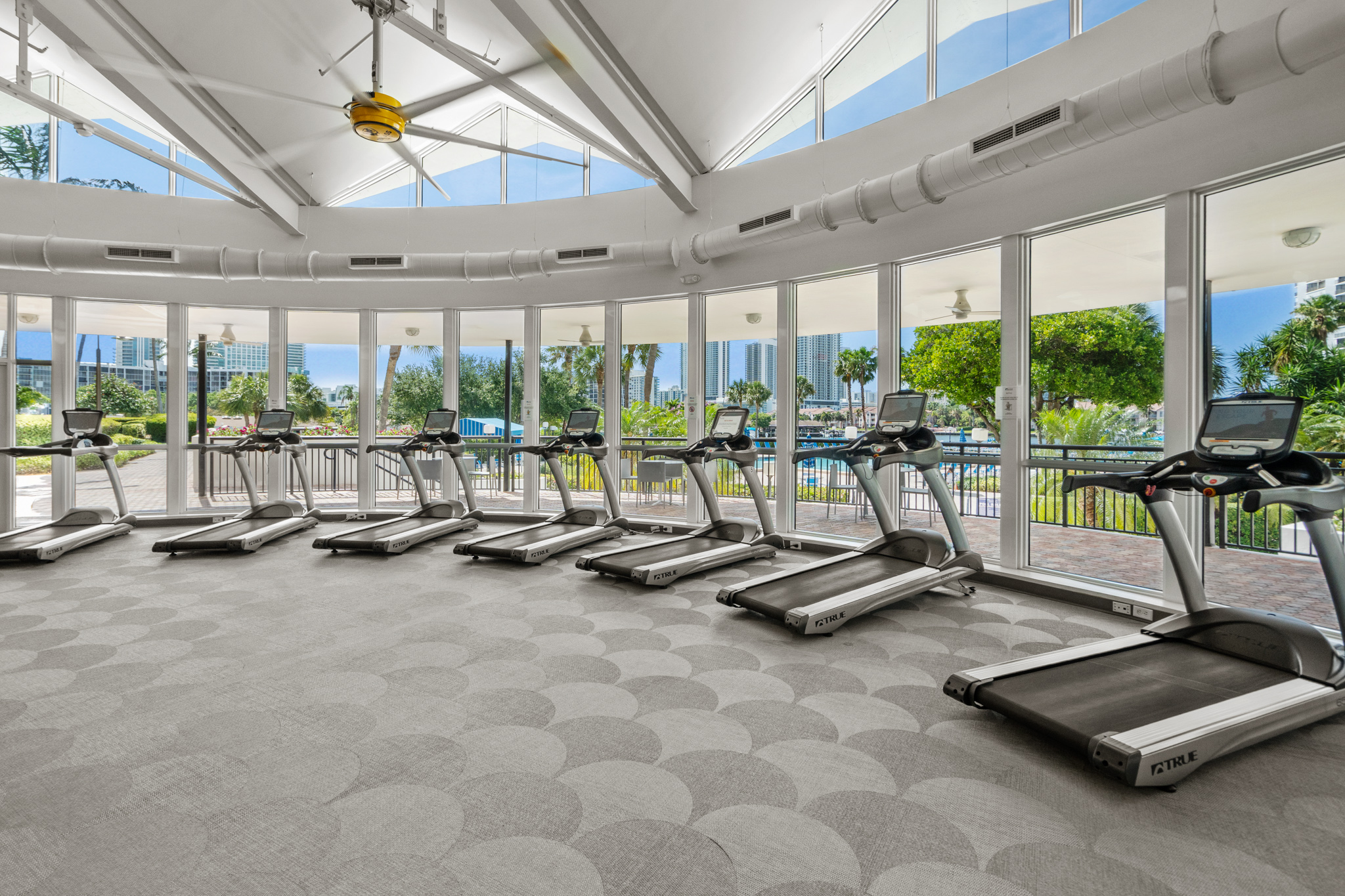  2500 Parkview Dr, Hallandale Beach, FL, 33009 - 物件實景
