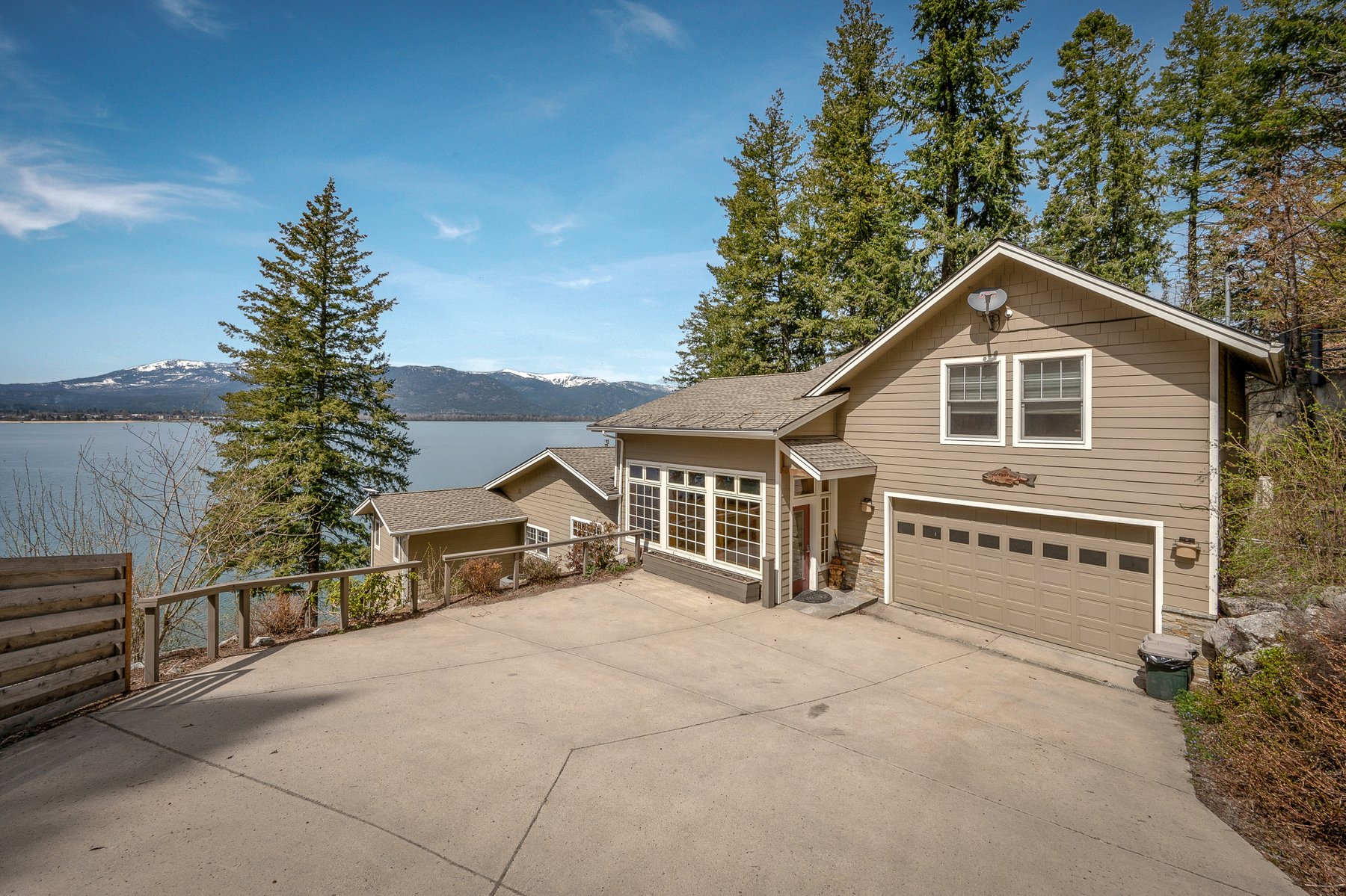 Sagle, Idaho, 83860, United States, 5 Bedrooms Bedrooms, ,6 BathroomsBathrooms,Residential,For Sale,1978919