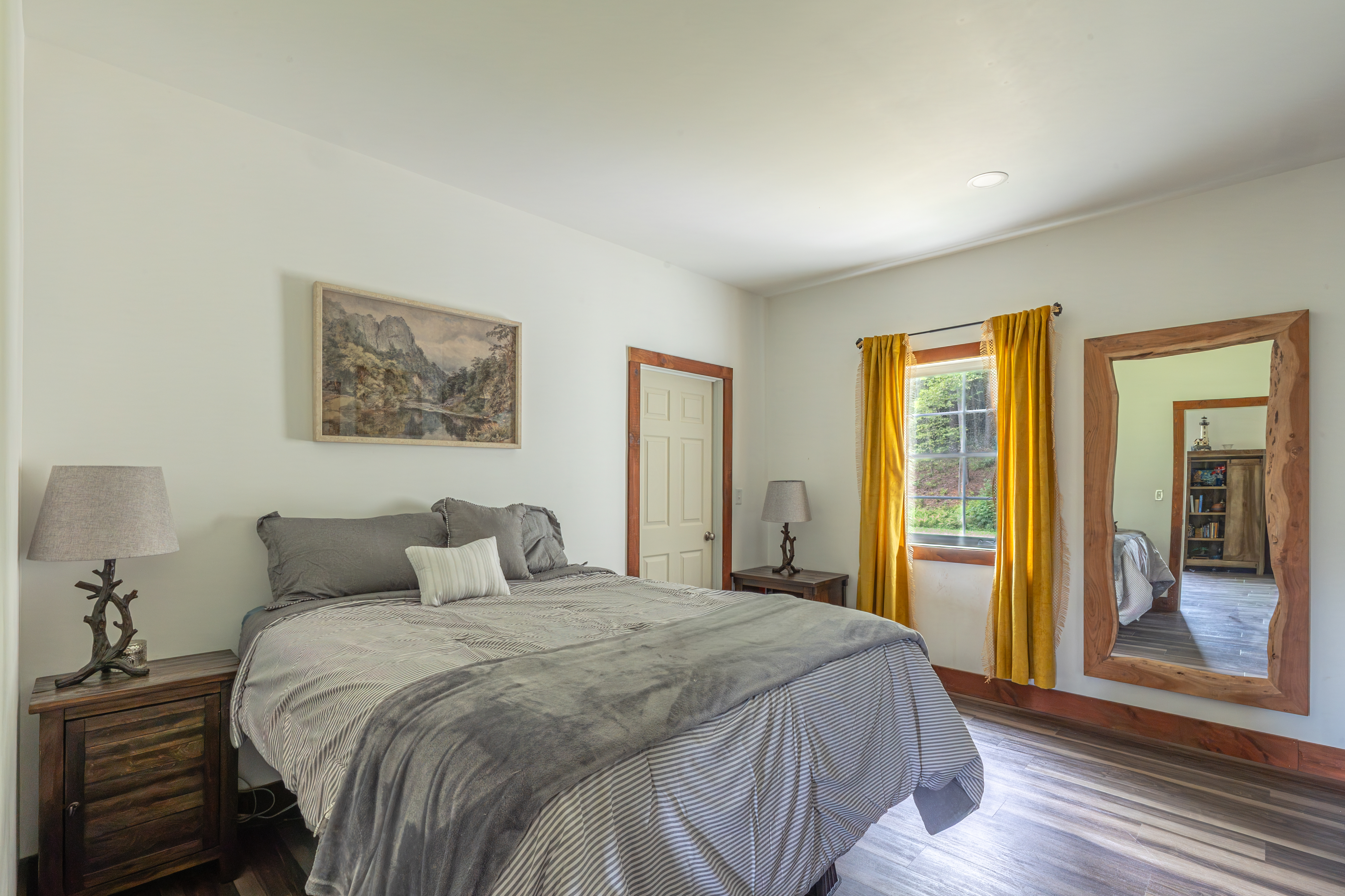  New-Construction Craftsman Contemporary with Hiking at Your Fingertips - 物件實景