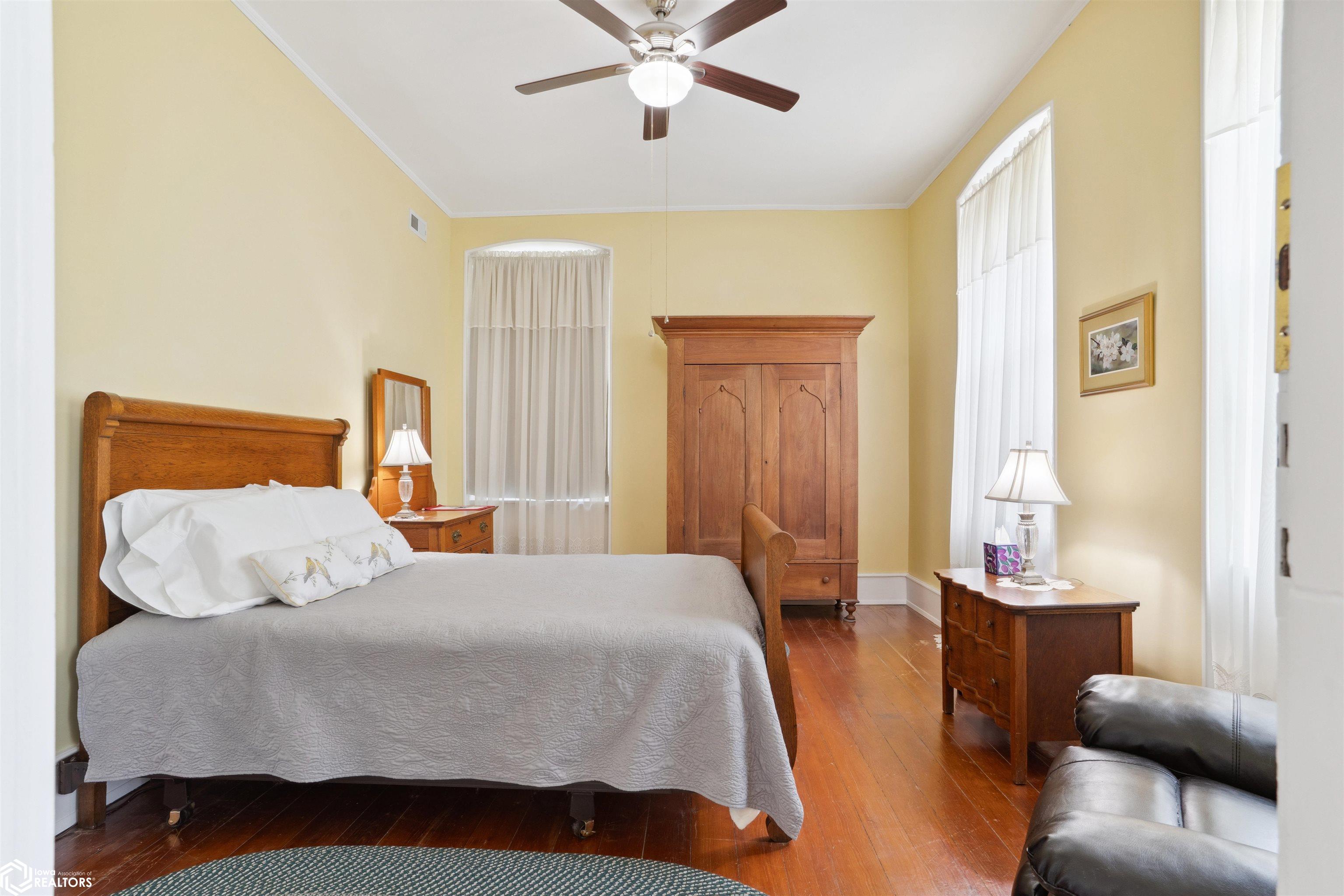 Dallas City, Illinois, 62330, United States, 8 Bedrooms Bedrooms, ,7 BathroomsBathrooms,Residential,For Sale,1980104