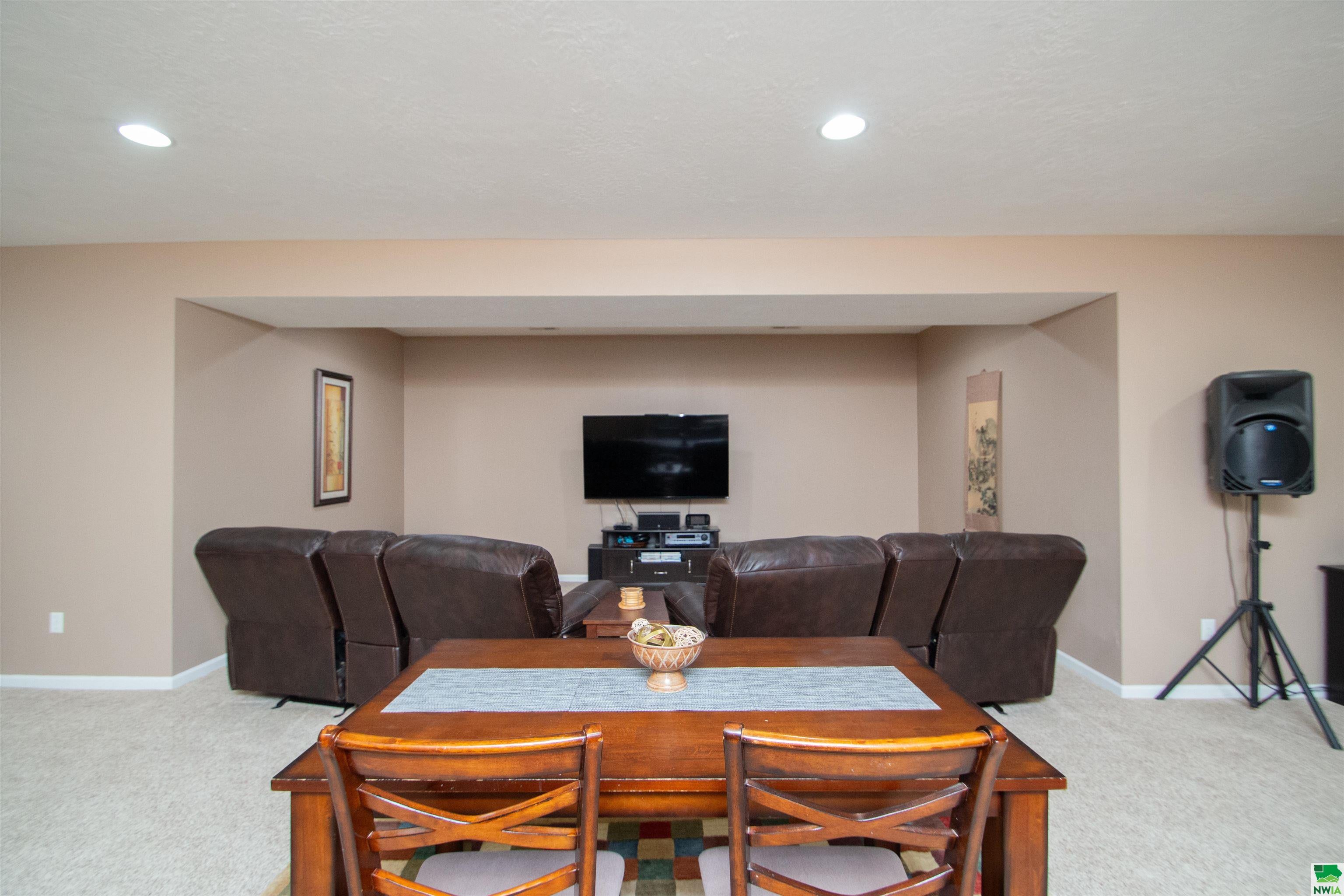 Dakota Dunes, South Dakota, 57049, United States, 4 Bedrooms Bedrooms, ,3 BathroomsBathrooms,Residential,For Sale,1937914