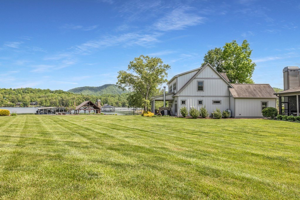 Hayesville, North Carolina, 28904, United States, 2 Bedrooms Bedrooms, ,3 BathroomsBathrooms,Residential,For Sale,1810618