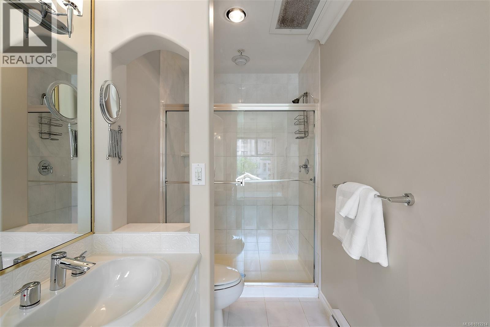 VICTORIA, British Columbia, V9A 7M5, CA, 4 Bedrooms Bedrooms, ,4 BathroomsBathrooms,Residential,For Sale,1947216