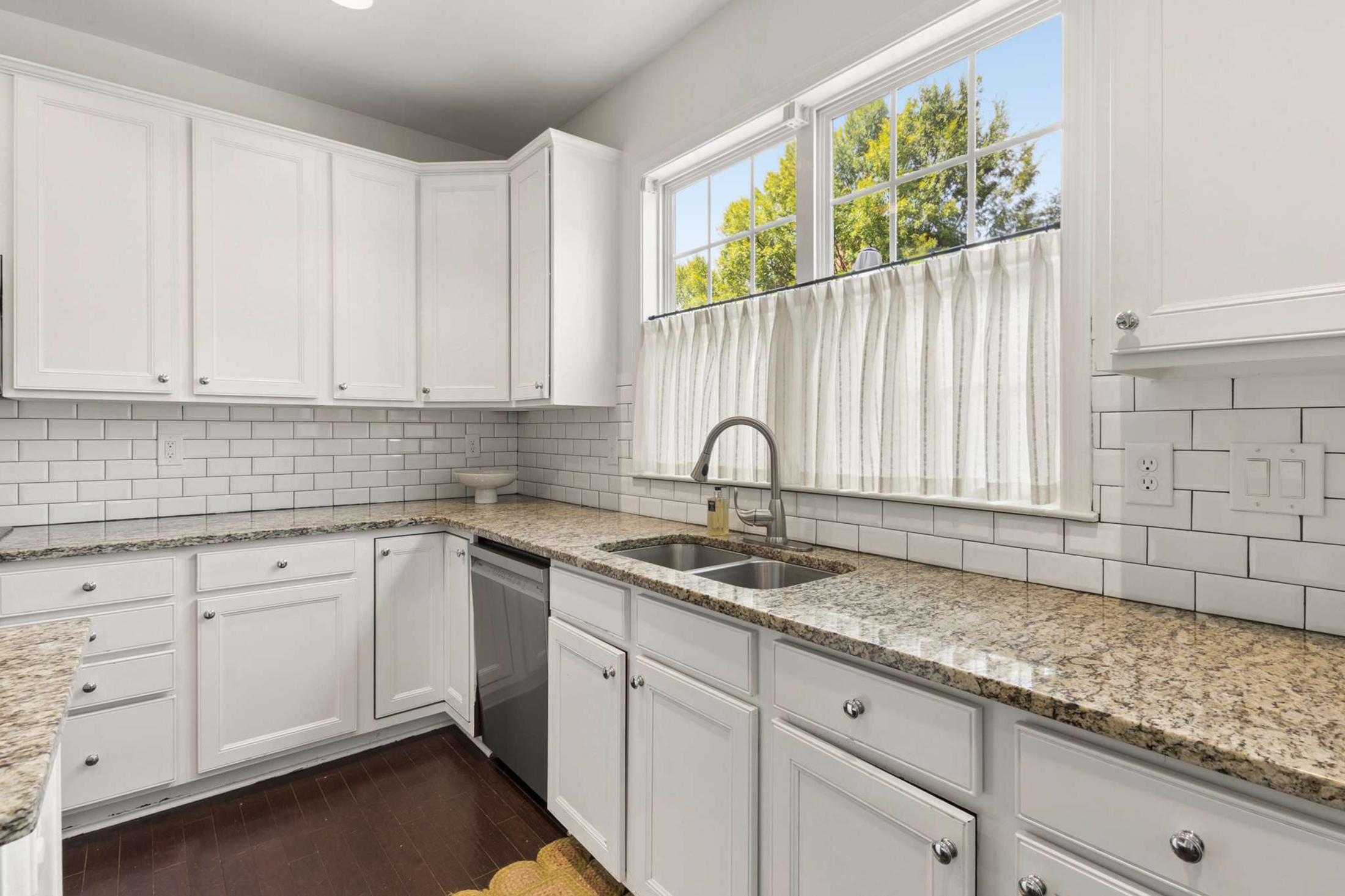  Beautiful, Light-filled Townhome in Historic Desirable Ardmore Park Neighborhood - 物件實景