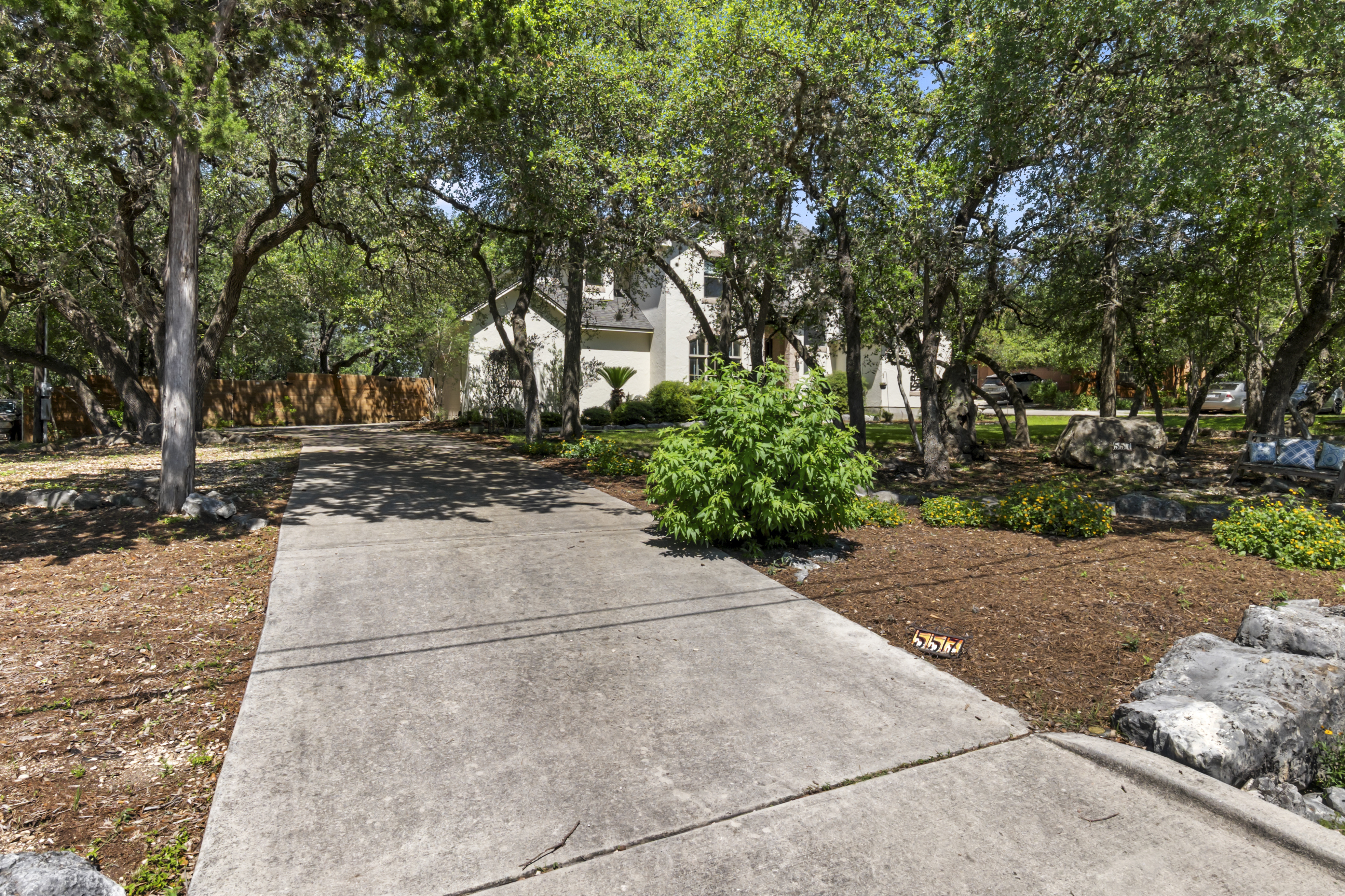  Stunning Custom Home with Expansive Outdoor Entertaining - 物件實景