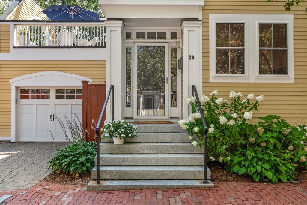 Newburyport, Massachusetts, 01950, United States, 3 Bedrooms Bedrooms, ,3 BathroomsBathrooms,Residential,For Sale,1918140