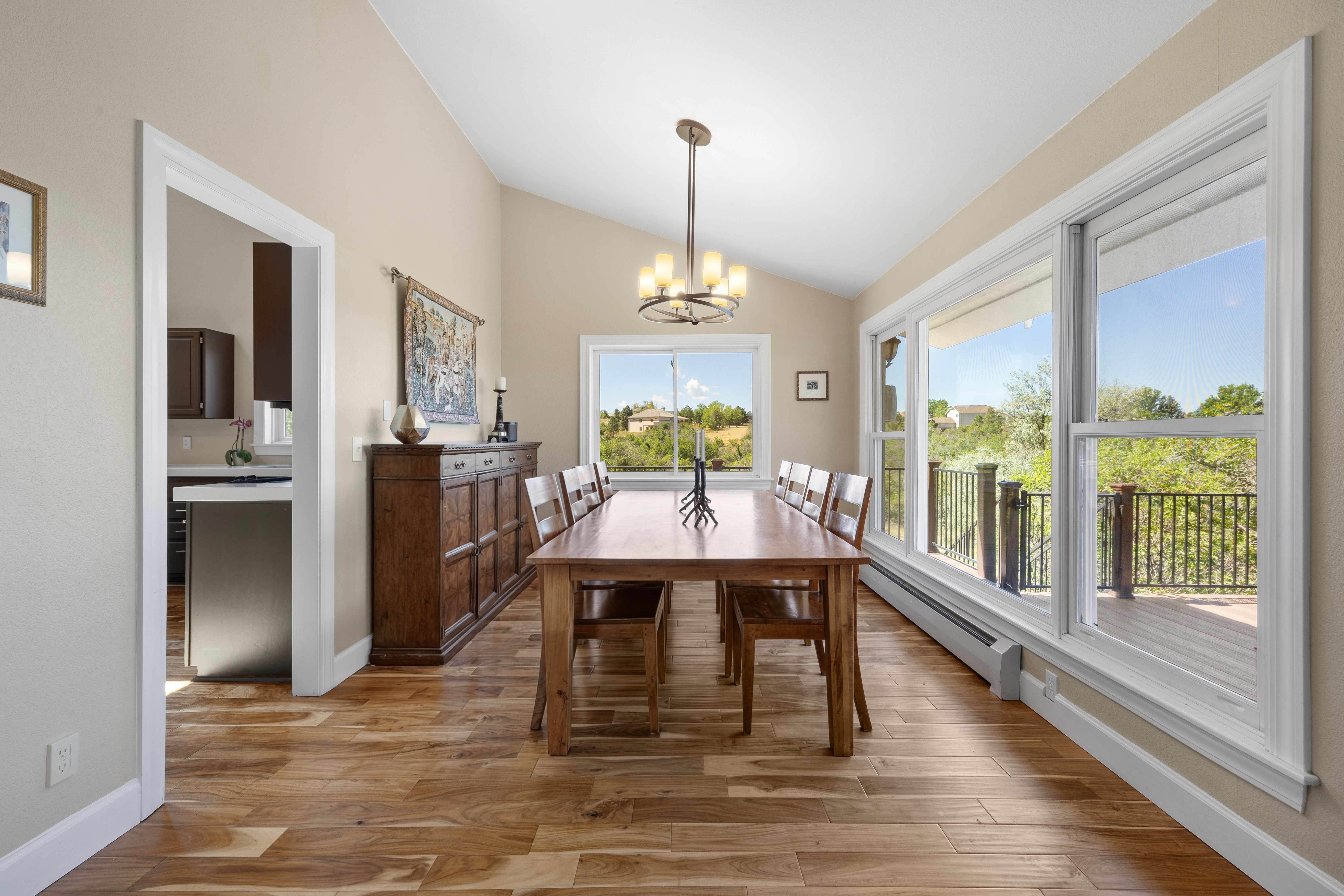  Extensively Renovated 4 Bedroom  4 Bathroom In Highly Desirable Charter Oaks - 物件實景