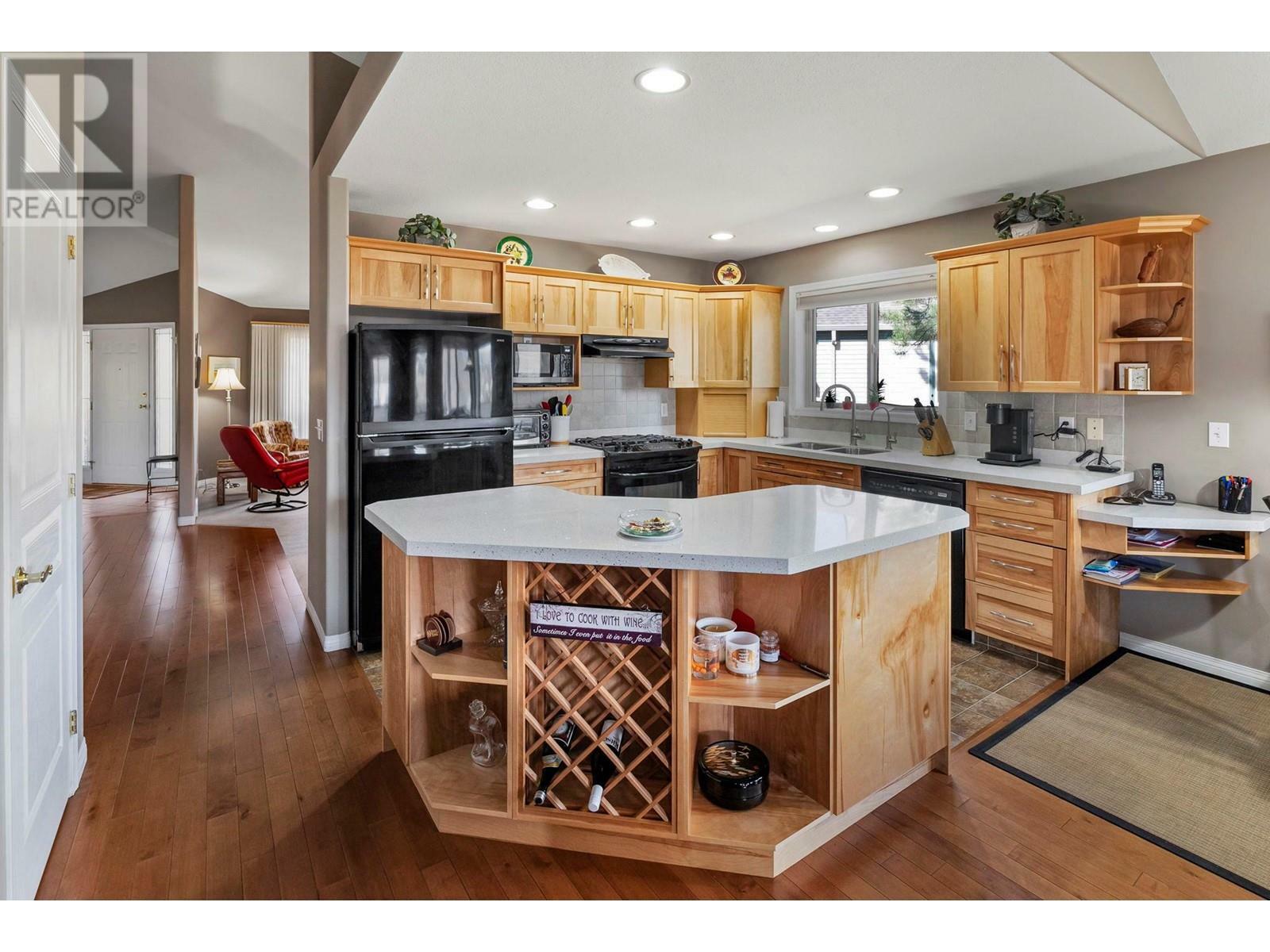 KELOWNA, British Columbia, V1V 1Z4, CA, 2 Bedrooms Bedrooms, ,2 BathroomsBathrooms,Residential,For Sale,1960931