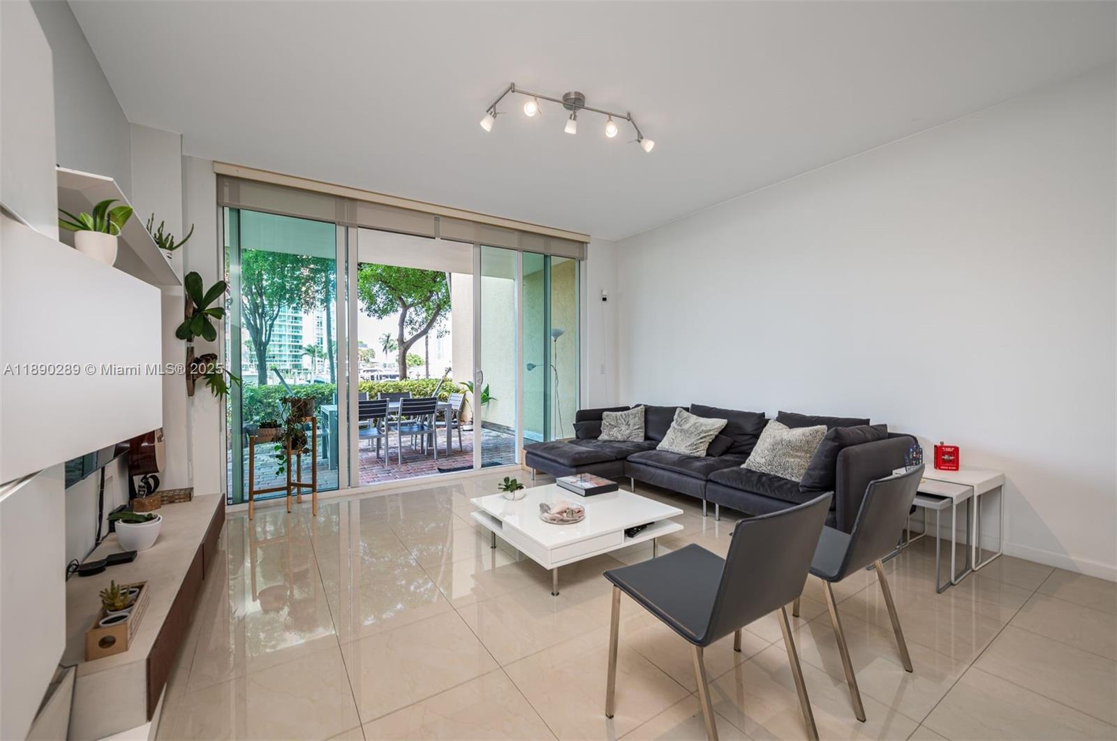 Aventura, Florida, 33180, United States, 3 Bedrooms Bedrooms, ,3 BathroomsBathrooms,Residential,For Sale,1961419