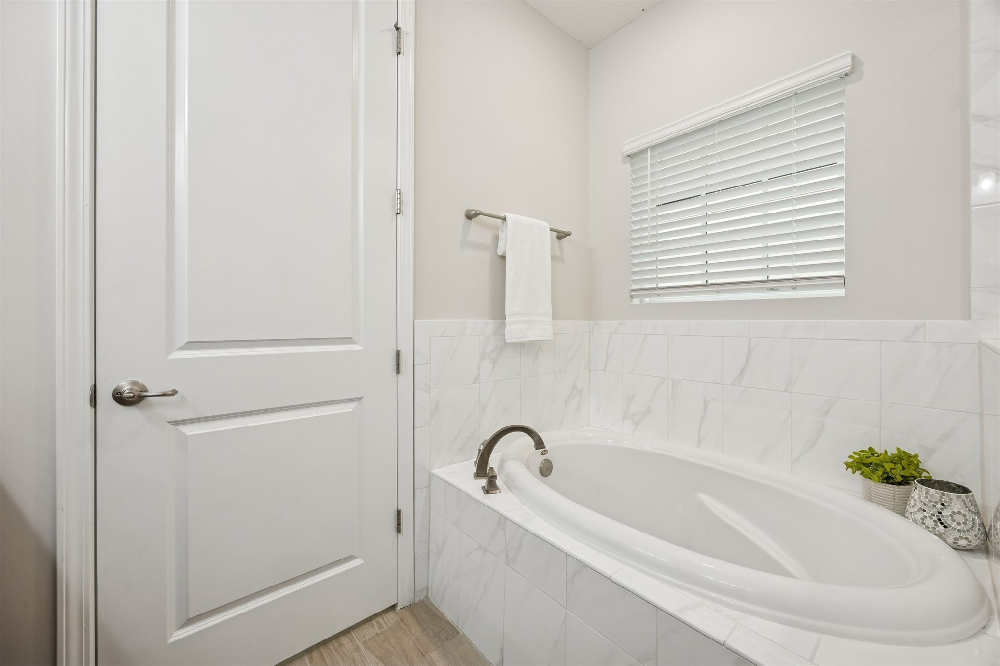 Fernandina Beach, Florida, 32034, United States, 3 Bedrooms Bedrooms, ,2 BathroomsBathrooms,Residential,For Sale,2021774
