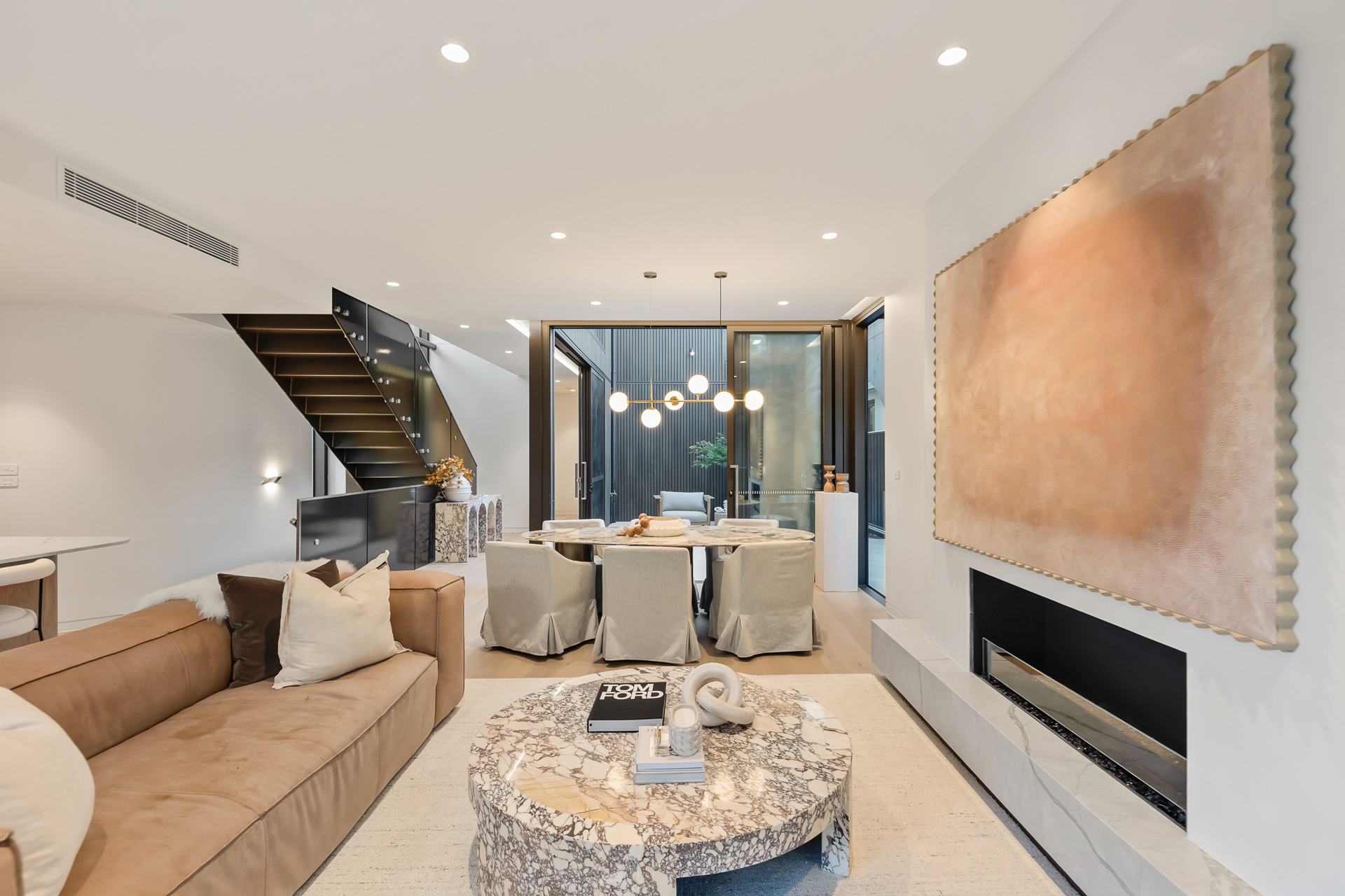  Lifestyle at the forefront in this sleek architectural residence - 物件實景