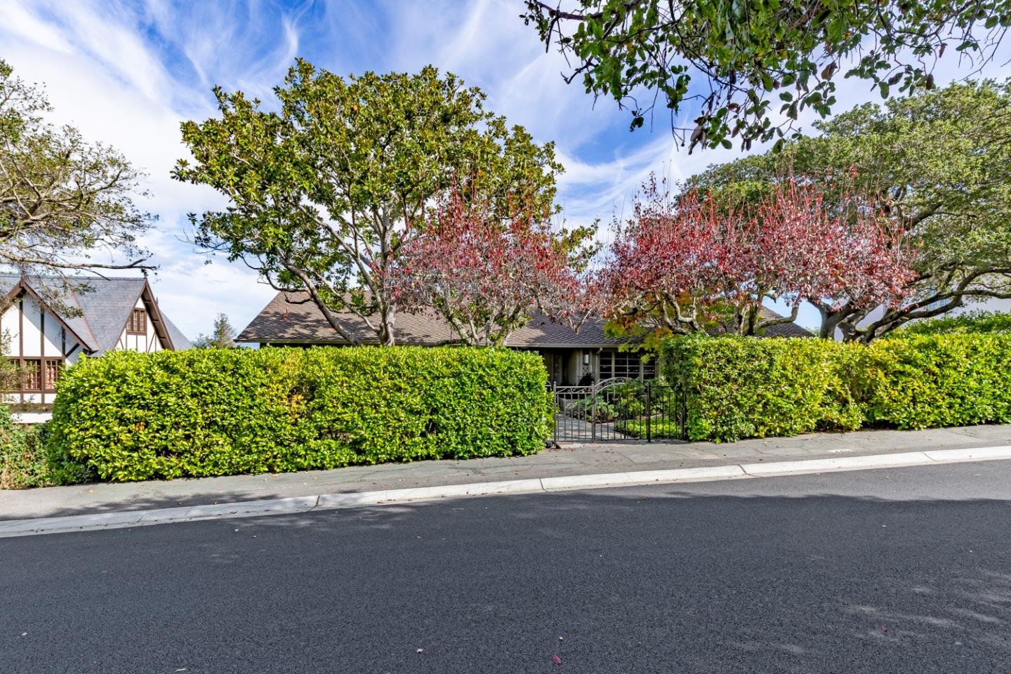 Hillsborough, California, 94010, United States, 3 Bedrooms Bedrooms, ,4 BathroomsBathrooms,Residential,For Sale,1989109