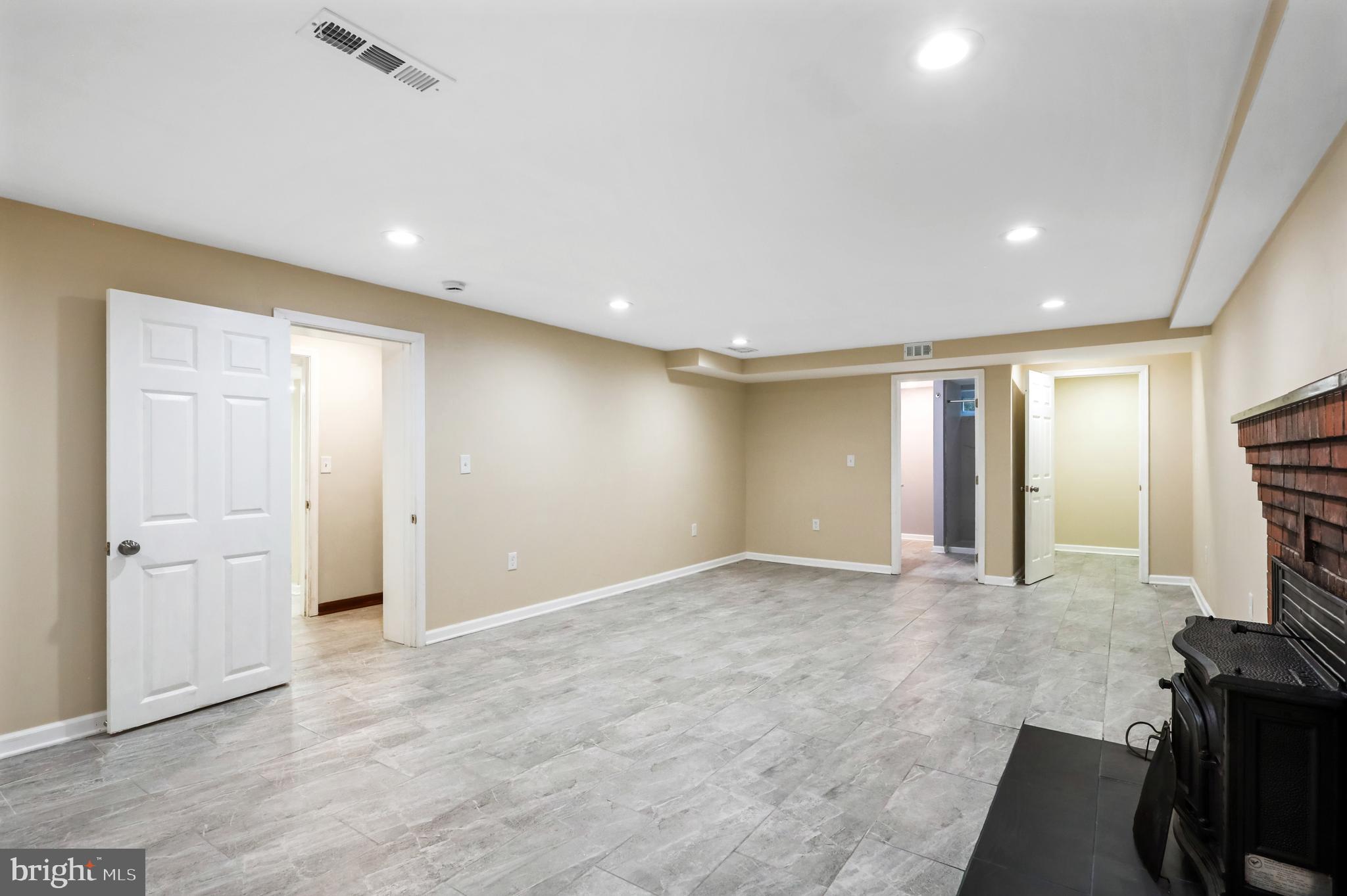 Glen Burnie, Maryland, 21061, United States, 4 Bedrooms Bedrooms, ,4 BathroomsBathrooms,Residential,For Sale,1900574
