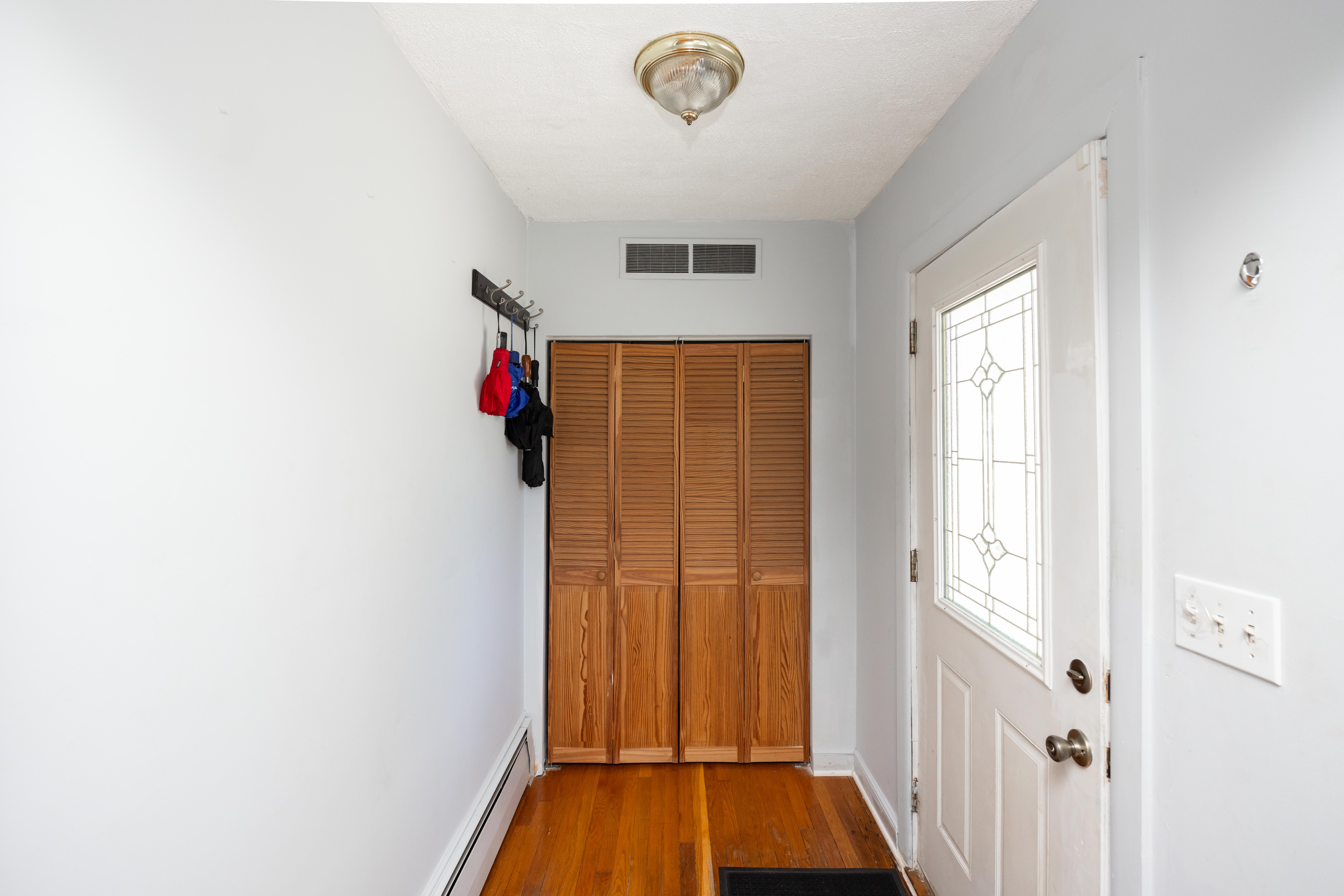 Chelsea, Massachusetts, 02150, United States, 5 Bedrooms Bedrooms, ,2 BathroomsBathrooms,Residential,For Sale,1983279