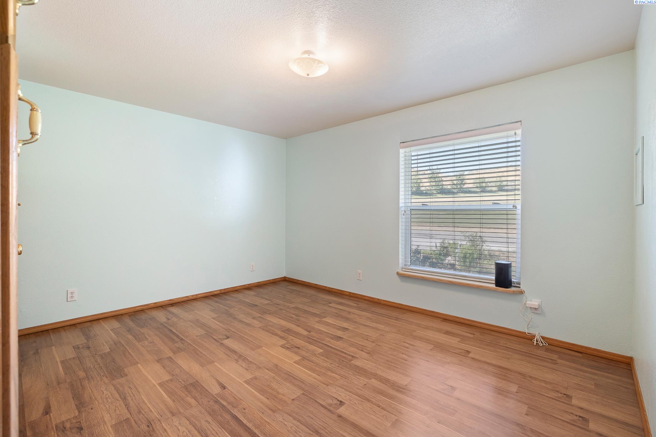 Eltopia, Washington, 99330, United States, 4 Bedrooms Bedrooms, ,1 BathroomBathrooms,Residential,For Sale,1901493