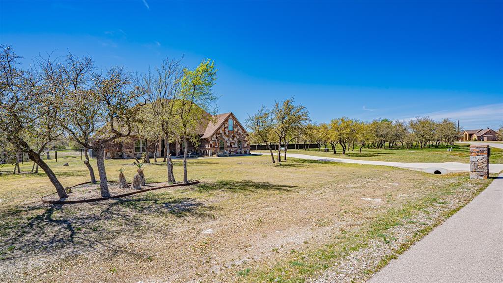 Azle, Texas, 76020, United States, 5 Bedrooms Bedrooms, ,4 BathroomsBathrooms,Residential,For Sale,1978324