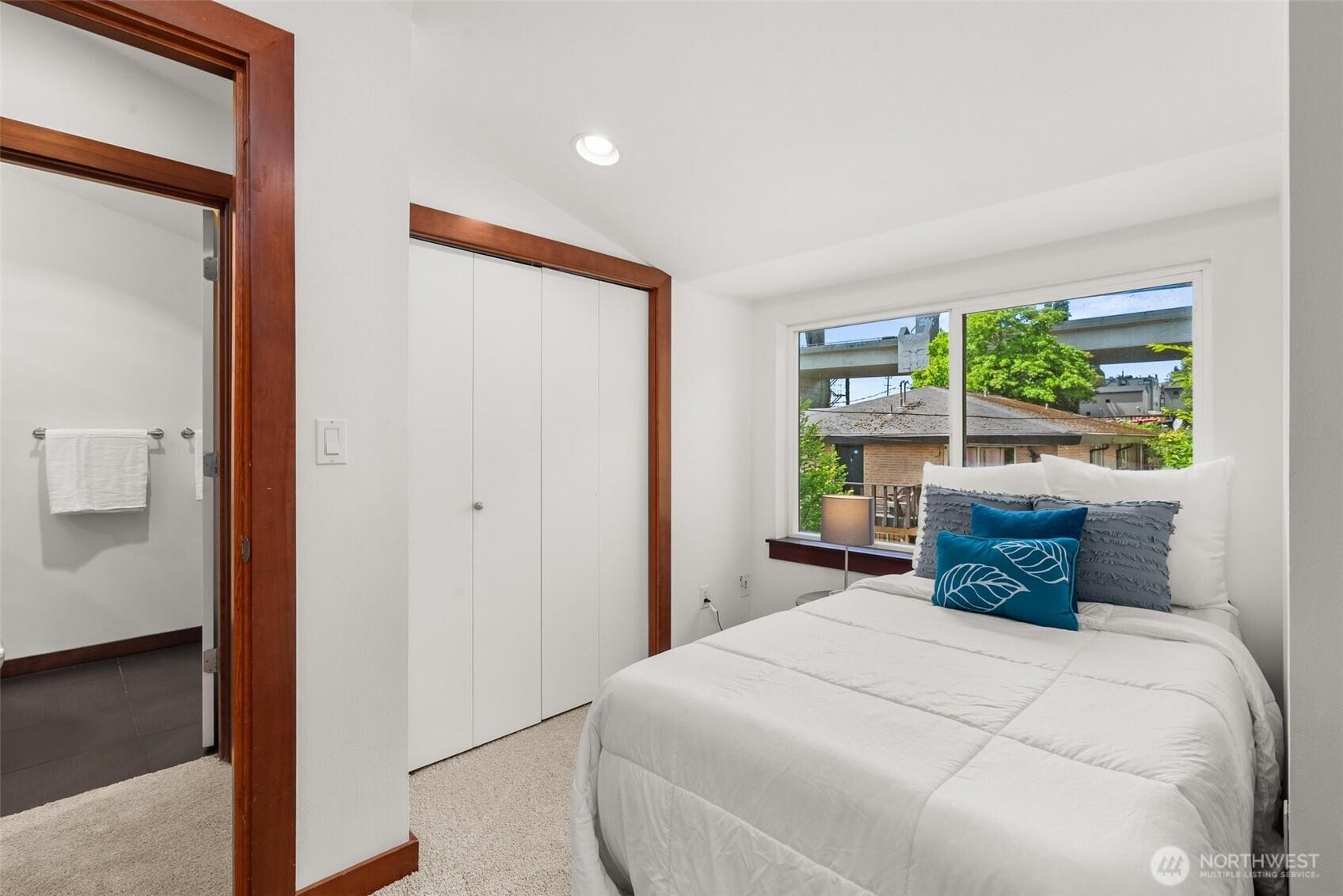 SEATTLE, Washington, 98105, United States, 3 Bedrooms Bedrooms, ,3 BathroomsBathrooms,Residential,For Sale,1875304