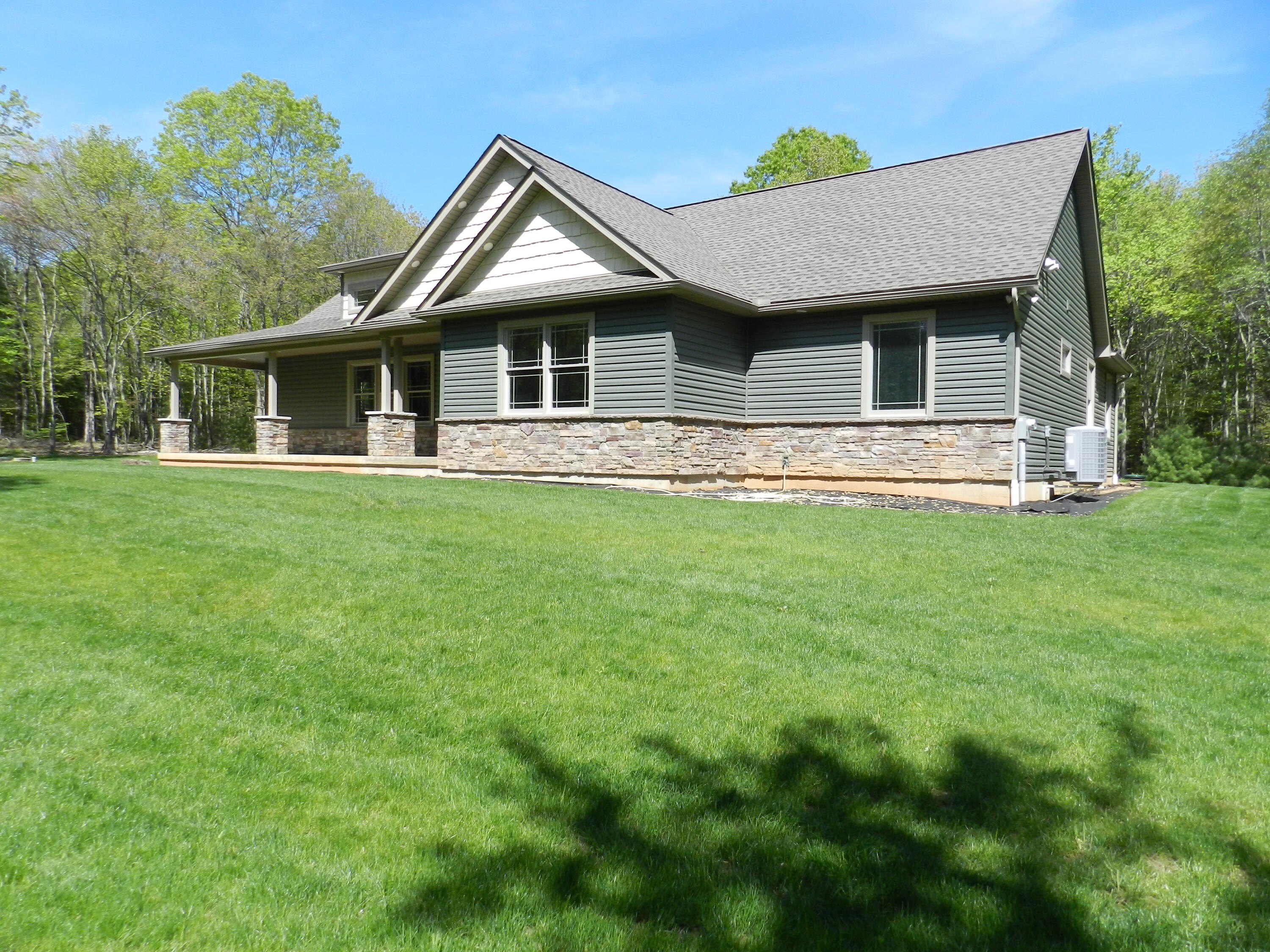 Kunkletown, Pennsylvania, 18058, United States, 3 Bedrooms Bedrooms, ,2 BathroomsBathrooms,Residential,For Sale,1896386