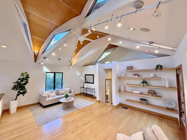 San Diego, California, 92103, United States, 2 Bedrooms Bedrooms, ,4 BathroomsBathrooms,Residential,For Sale,2009061