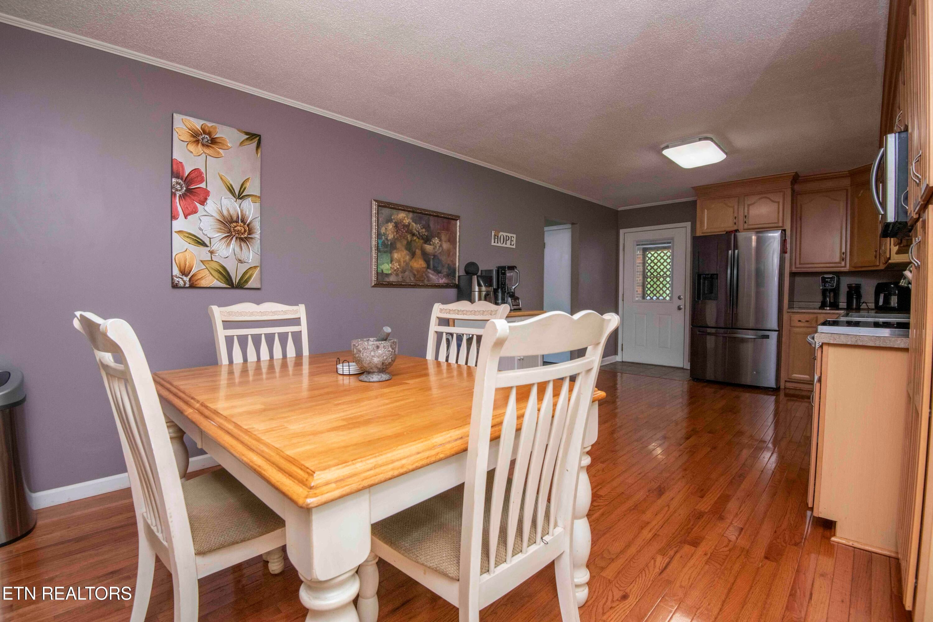 Kingston, Tennessee, 37763, United States, 3 Bedrooms Bedrooms, ,2 BathroomsBathrooms,Residential,For Sale,1882292