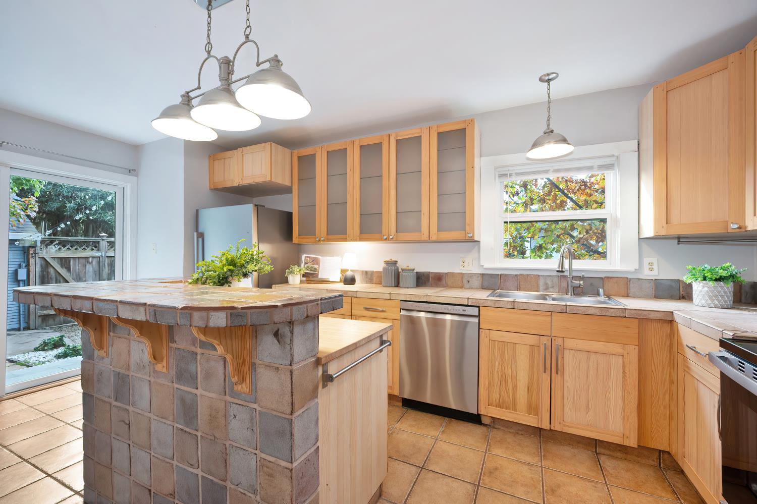 Sacramento, California, 95817, United States, 2 Bedrooms Bedrooms, ,1 BathroomBathrooms,Residential,For Sale,1991606