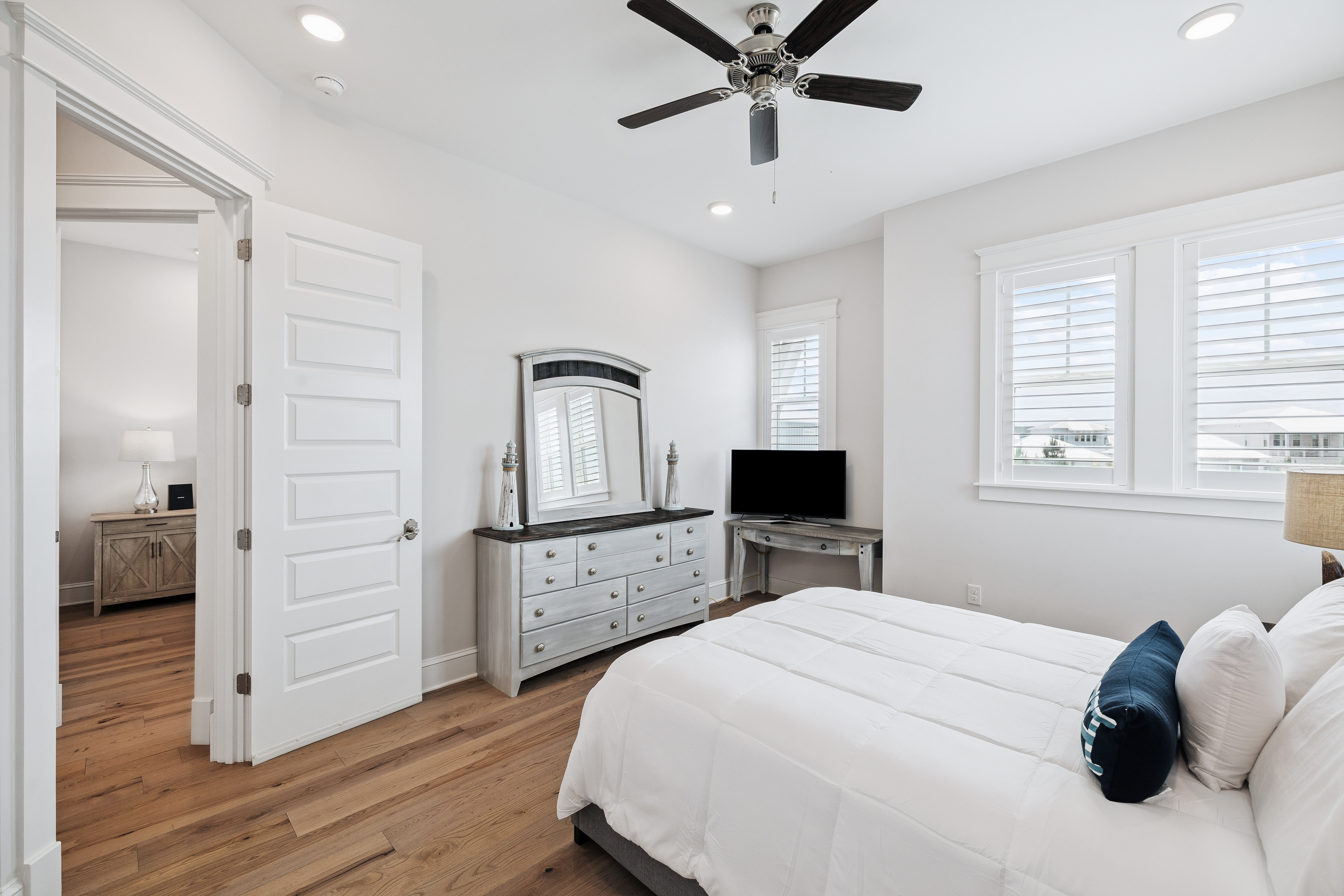  Spacious 3-Level Home With Elevator & Steps to Community Pool - 物件實景