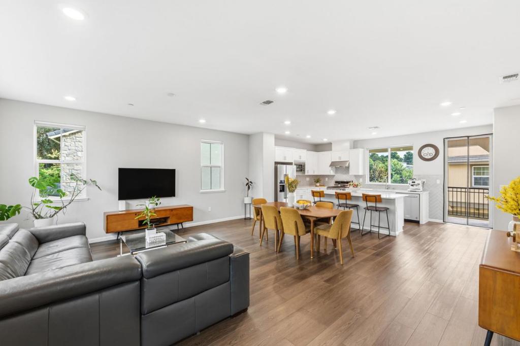 Hayward, California, 94541, United States, 3 Bedrooms Bedrooms, ,4 BathroomsBathrooms,Residential,For Sale,2032197