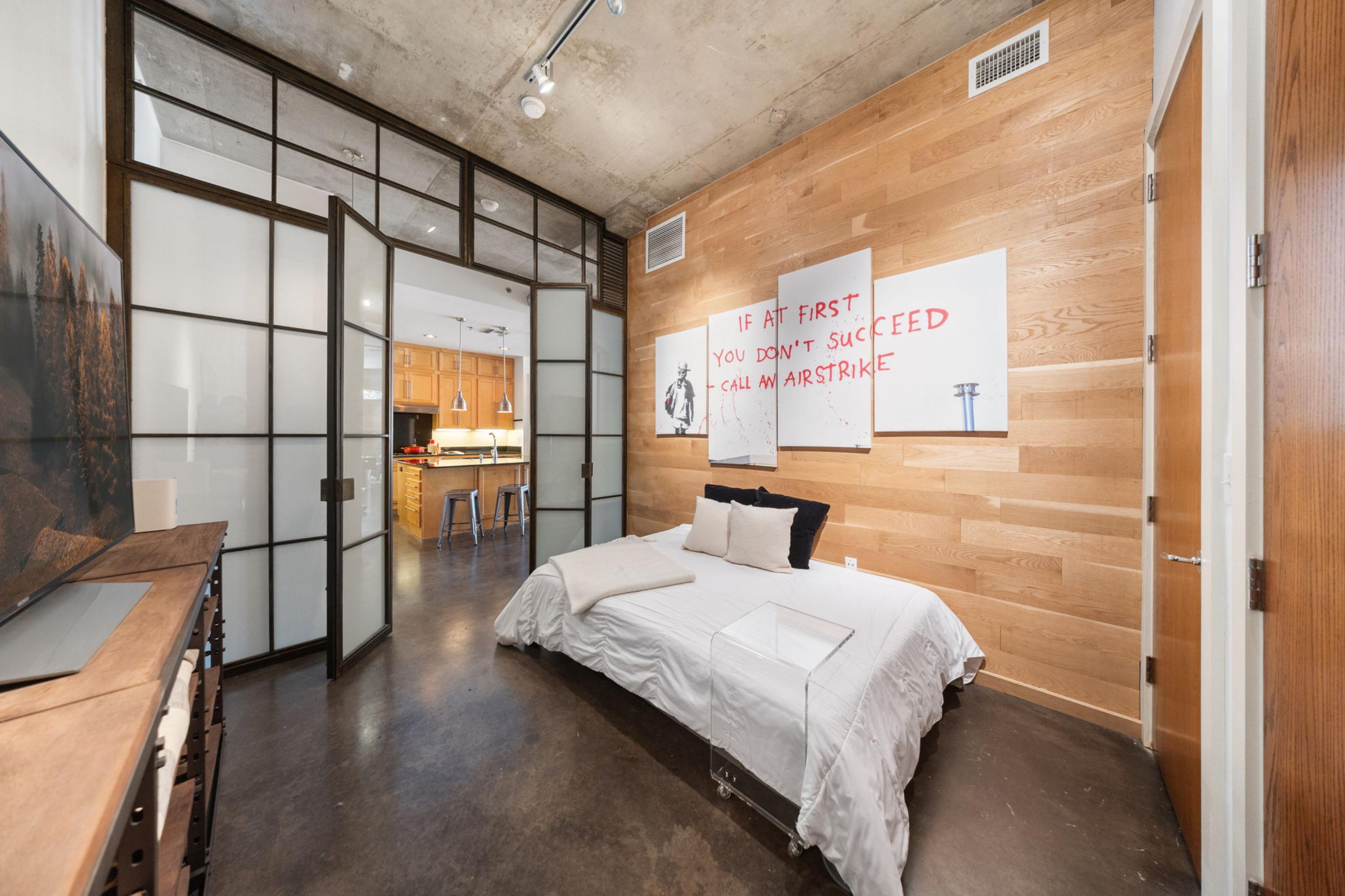  Industrial Sophistication Meets Boutique Loft Living in Downtown Dallas - 物件實景