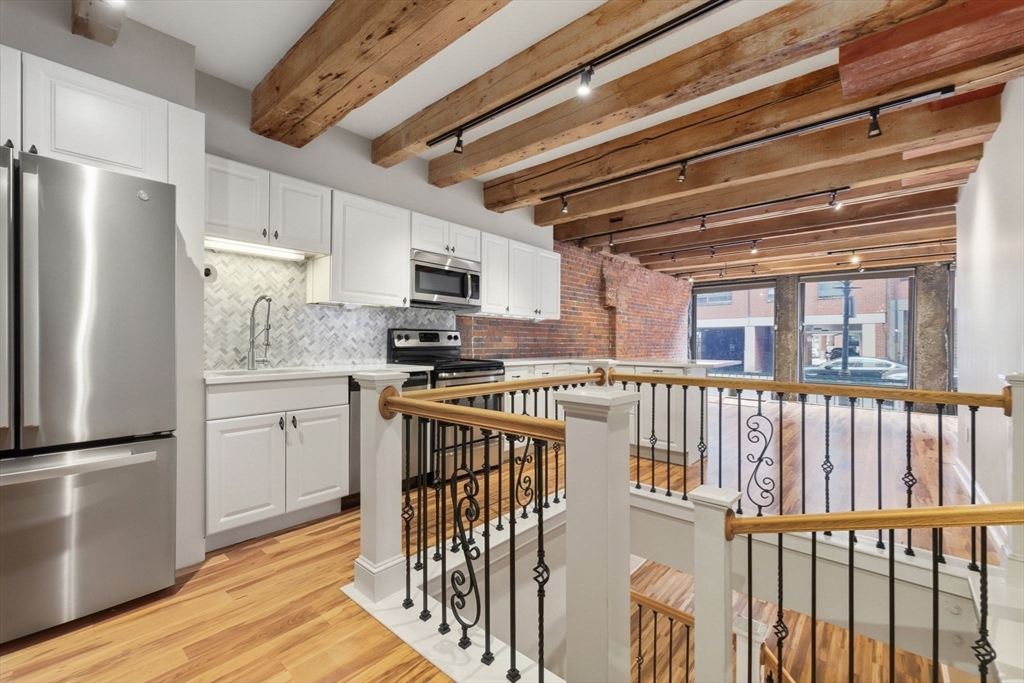 Boston, Massachusetts, 02109, United States, 2 Bedrooms Bedrooms, ,1 BathroomBathrooms,Residential,For Sale,2034502