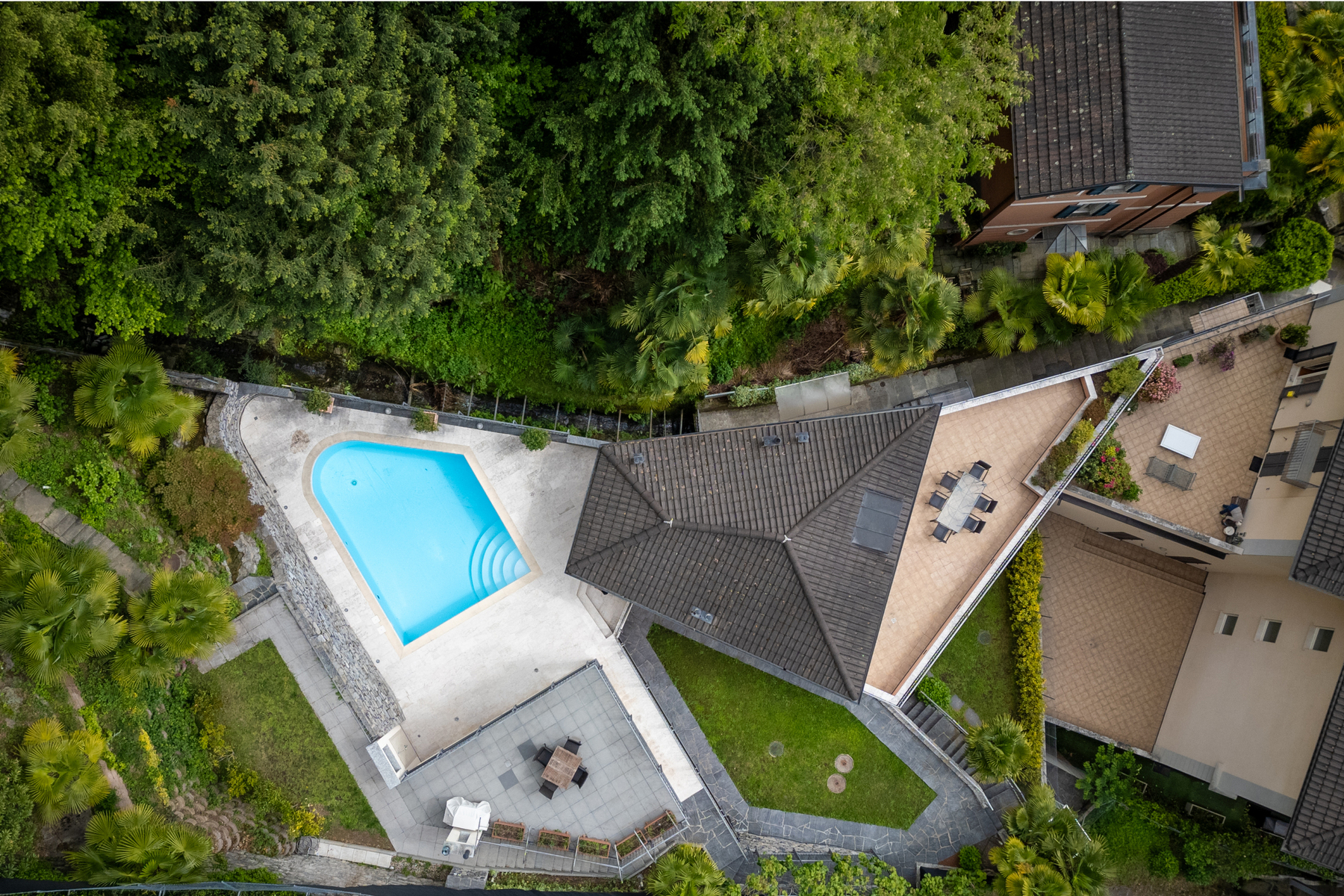  Diana Residence: Elegant penthouse with garden, pool and lake view - 物件實景