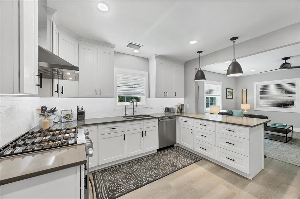 Sarasota, Florida, 34236, United States, 2 Bedrooms Bedrooms, ,2 BathroomsBathrooms,Residential,For Sale,1960747