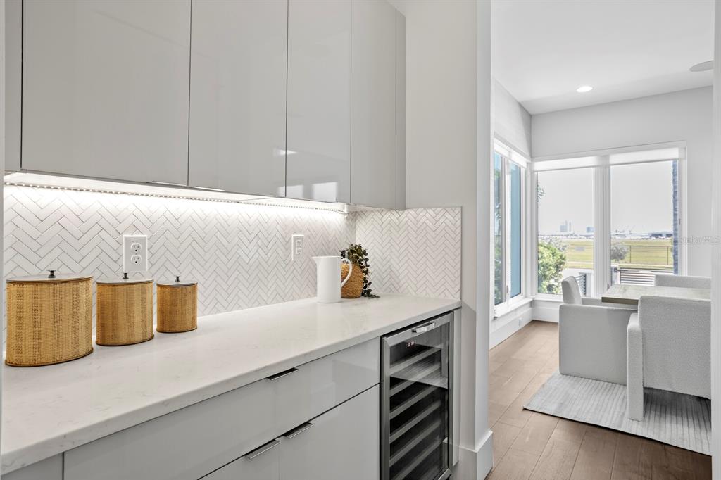 Tampa, Florida, 33606, United States, 5 Bedrooms Bedrooms, ,7 BathroomsBathrooms,Residential,For Sale,1779017