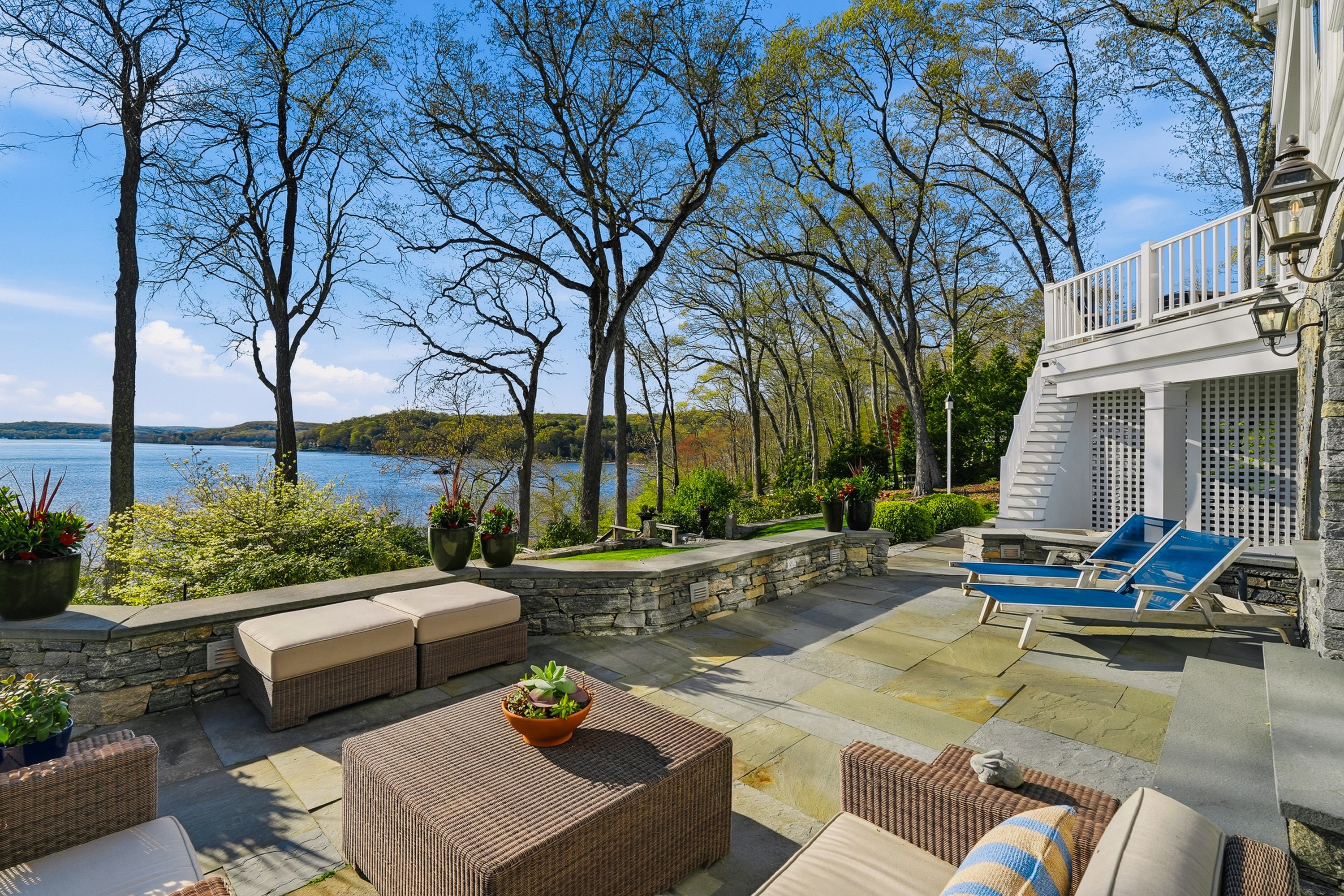  Extraordinary Waterfront Compound Offers Luxury Coastal Living - 物件實景