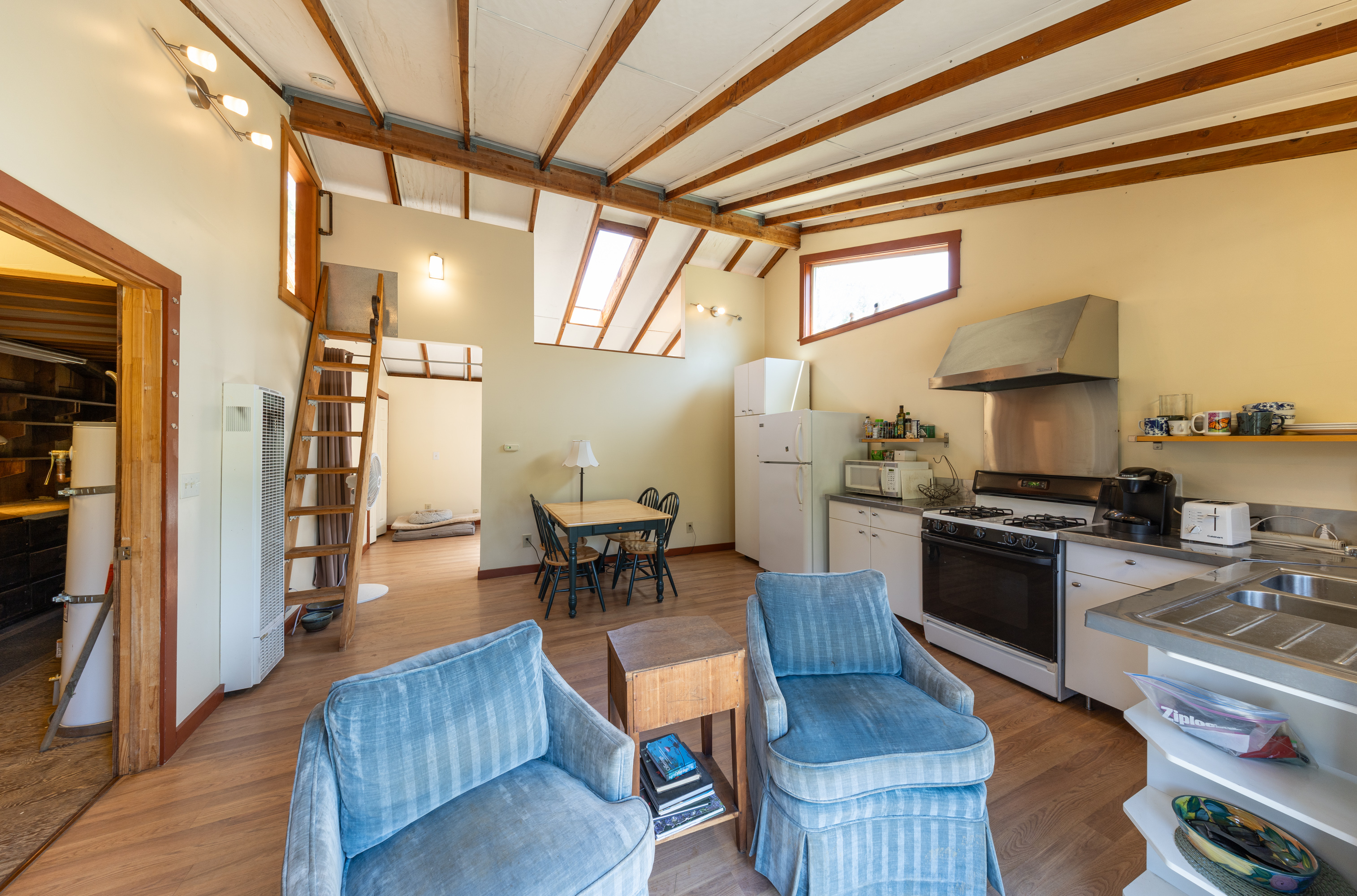  Dogtown Farmhouse - 物件實景