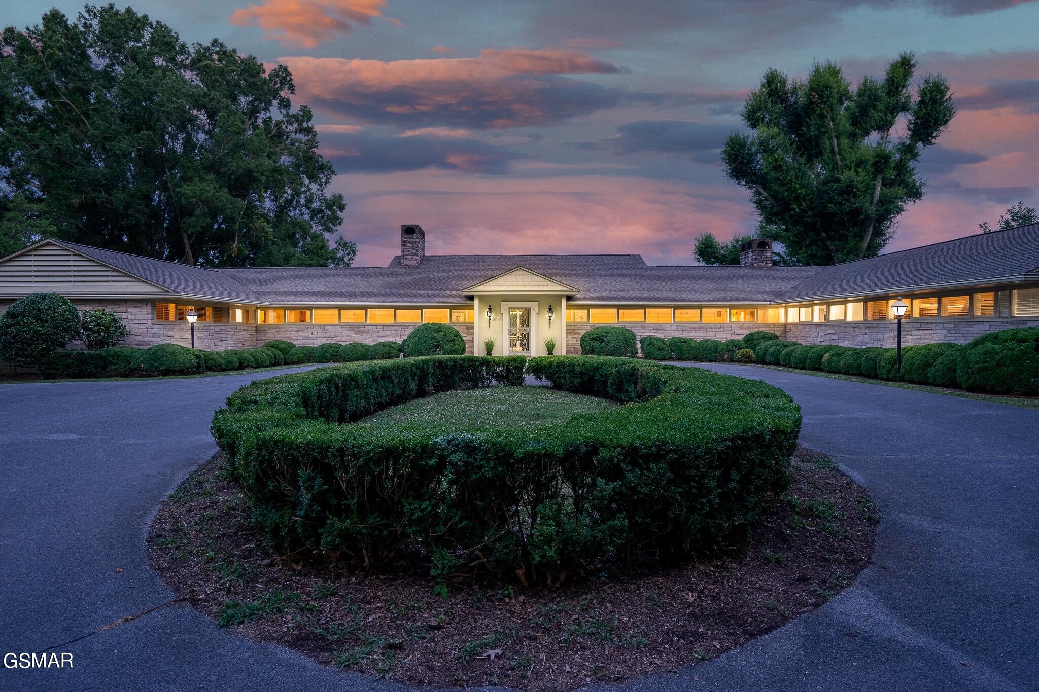 Sevierville, Tennessee, 37862, United States, 6 Bedrooms Bedrooms, ,9 BathroomsBathrooms,Residential,For Sale,1973767