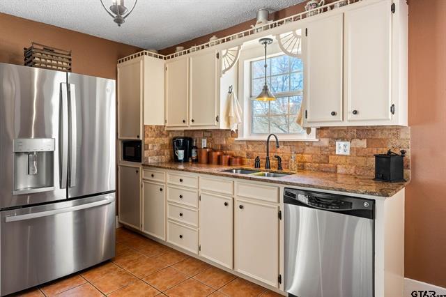 Winona, Texas, 75792, United States, 4 Bedrooms Bedrooms, ,2 BathroomsBathrooms,Residential,For Sale,1995143
